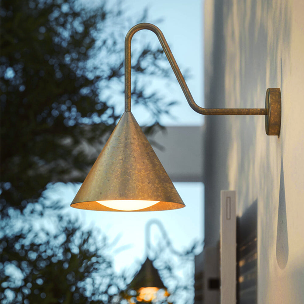 Arisha Applique Murale Moderne Minimaliste Conique Étanche, Métal, Noir/Or, Extérieur - Neutralighting