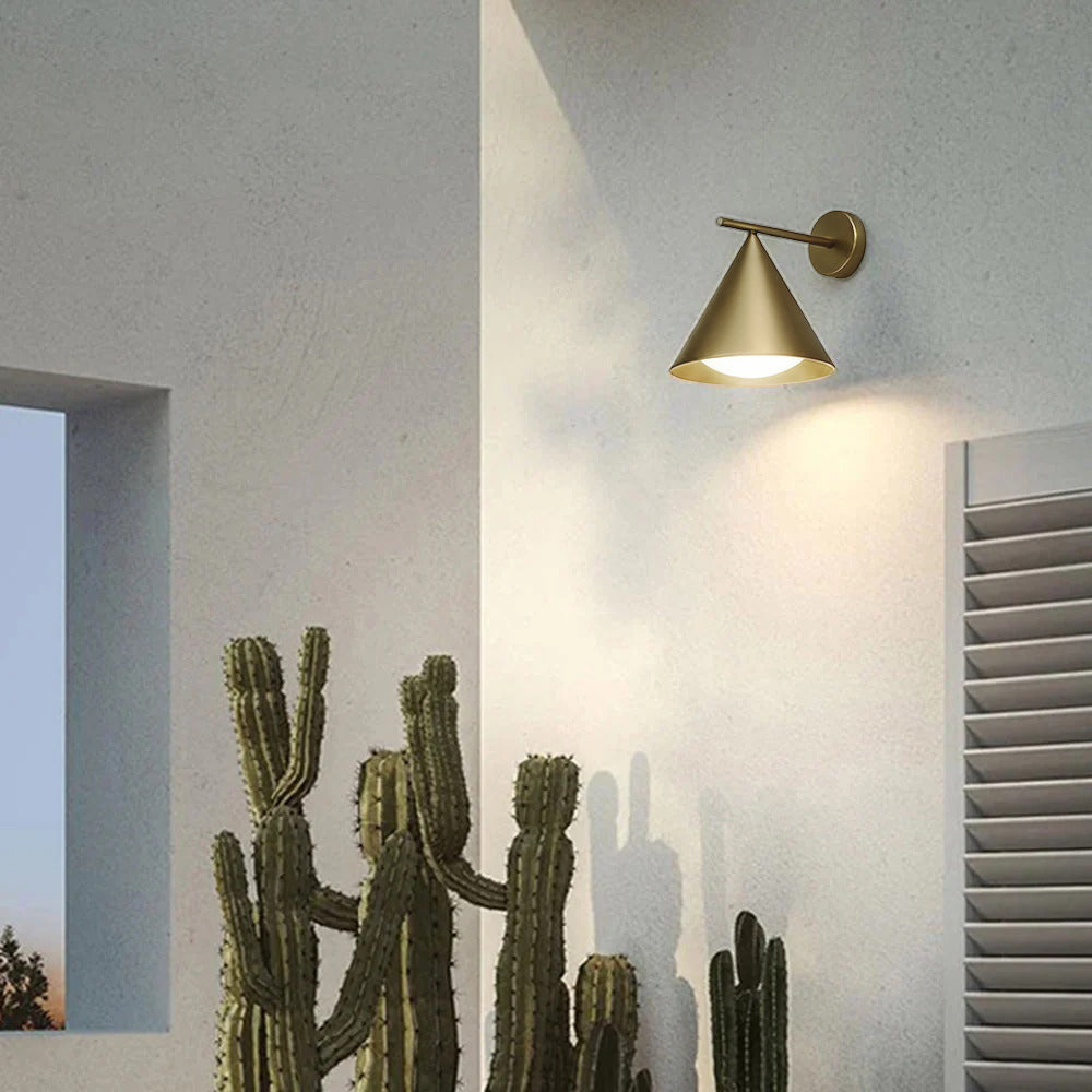 Arisha Applique Murale Moderne Minimaliste Conique Étanche, Métal, Noir/Or, Extérieur - Neutralighting