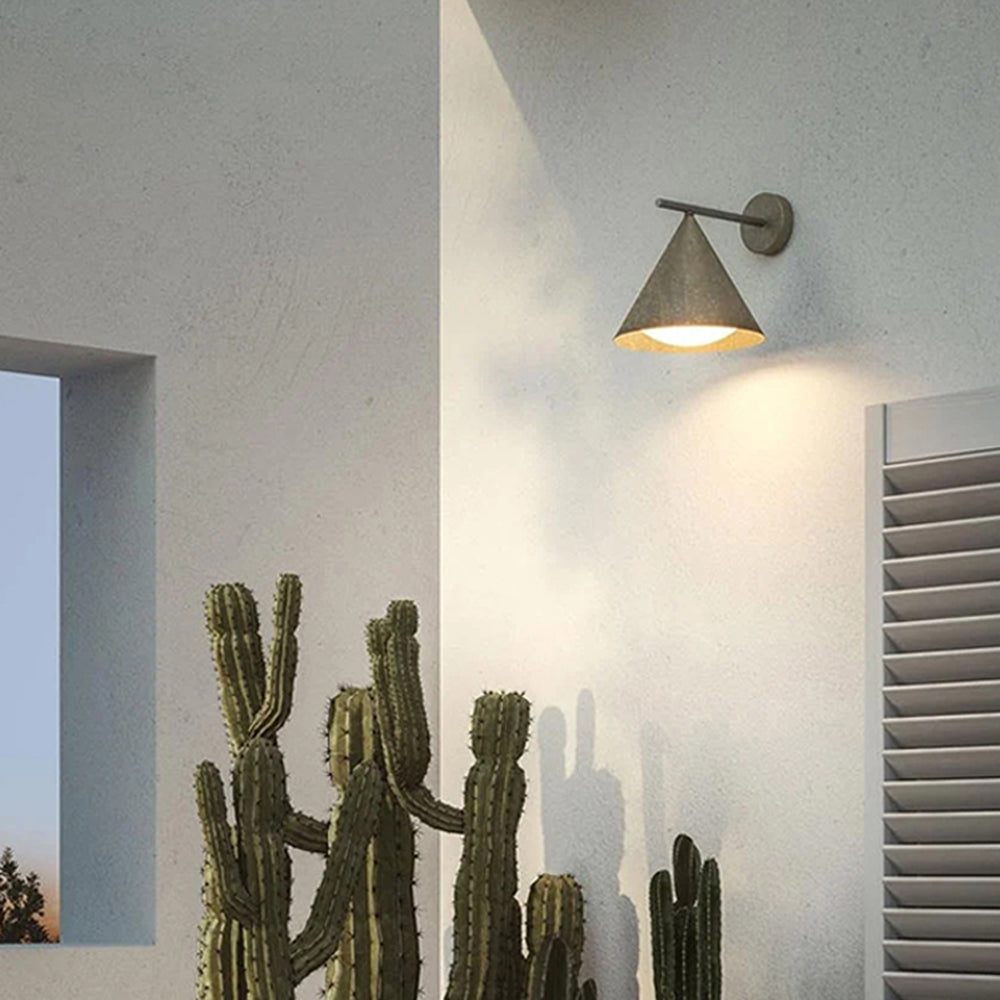 Arisha Applique Murale Moderne Minimaliste Conique Étanche, Métal, Noir/Or, Extérieur - Neutralighting