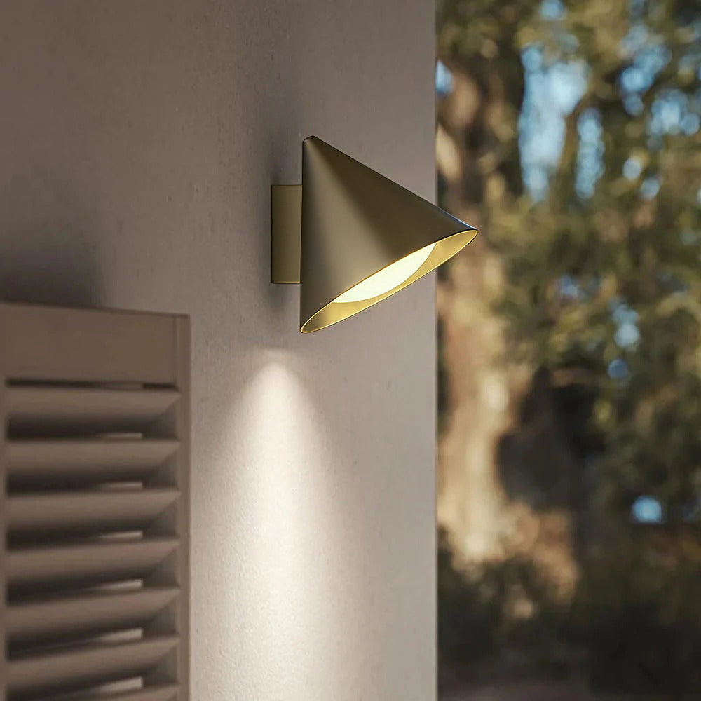 Arisha Applique Murale Moderne Minimaliste Conique Étanche, Métal, Noir/Or, Extérieur - Neutralighting