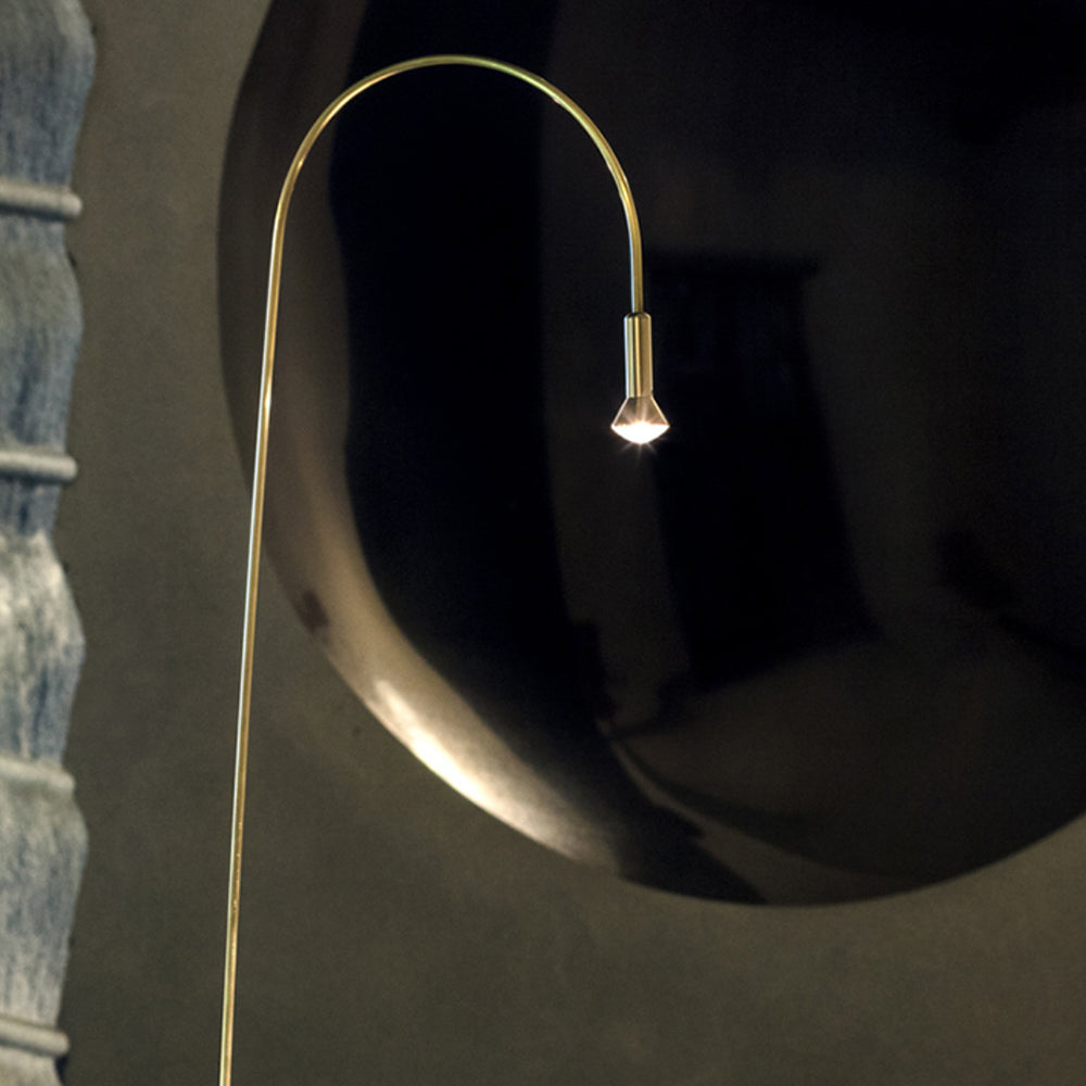 Arisha Linéaire Moderne LED Lampadaire Doré Or Métal/Acrylique Extérieur - Neutralighting