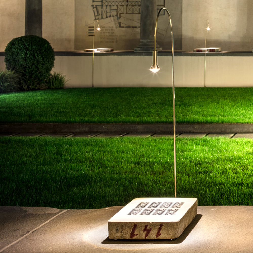 Arisha Linéaire Moderne LED Lampadaire Doré Or Métal/Acrylique Extérieur - Neutralighting
