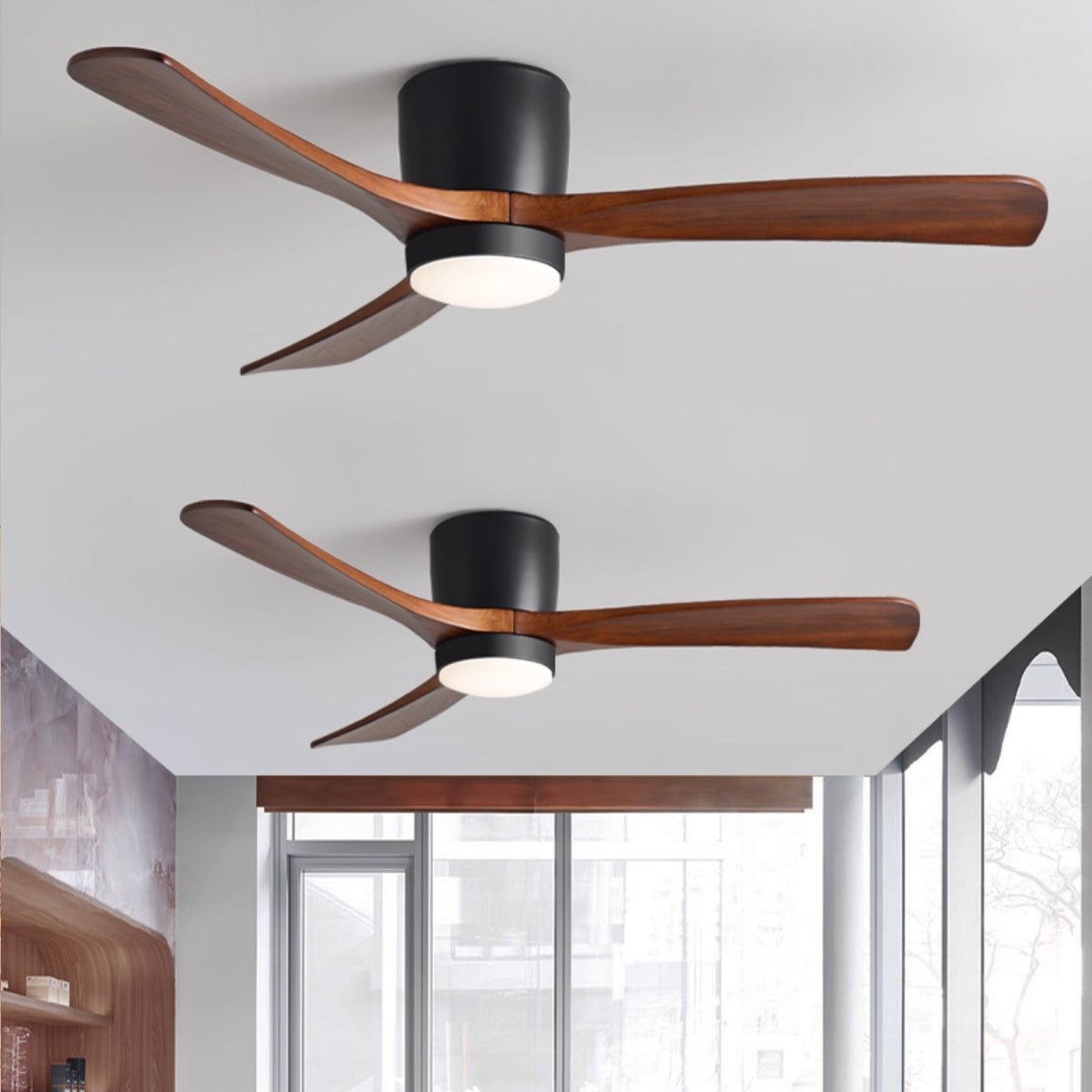 Télécommande portable pour une utilisation facile du ventilateur de plafond en bois nordique Ezra avec lumière.