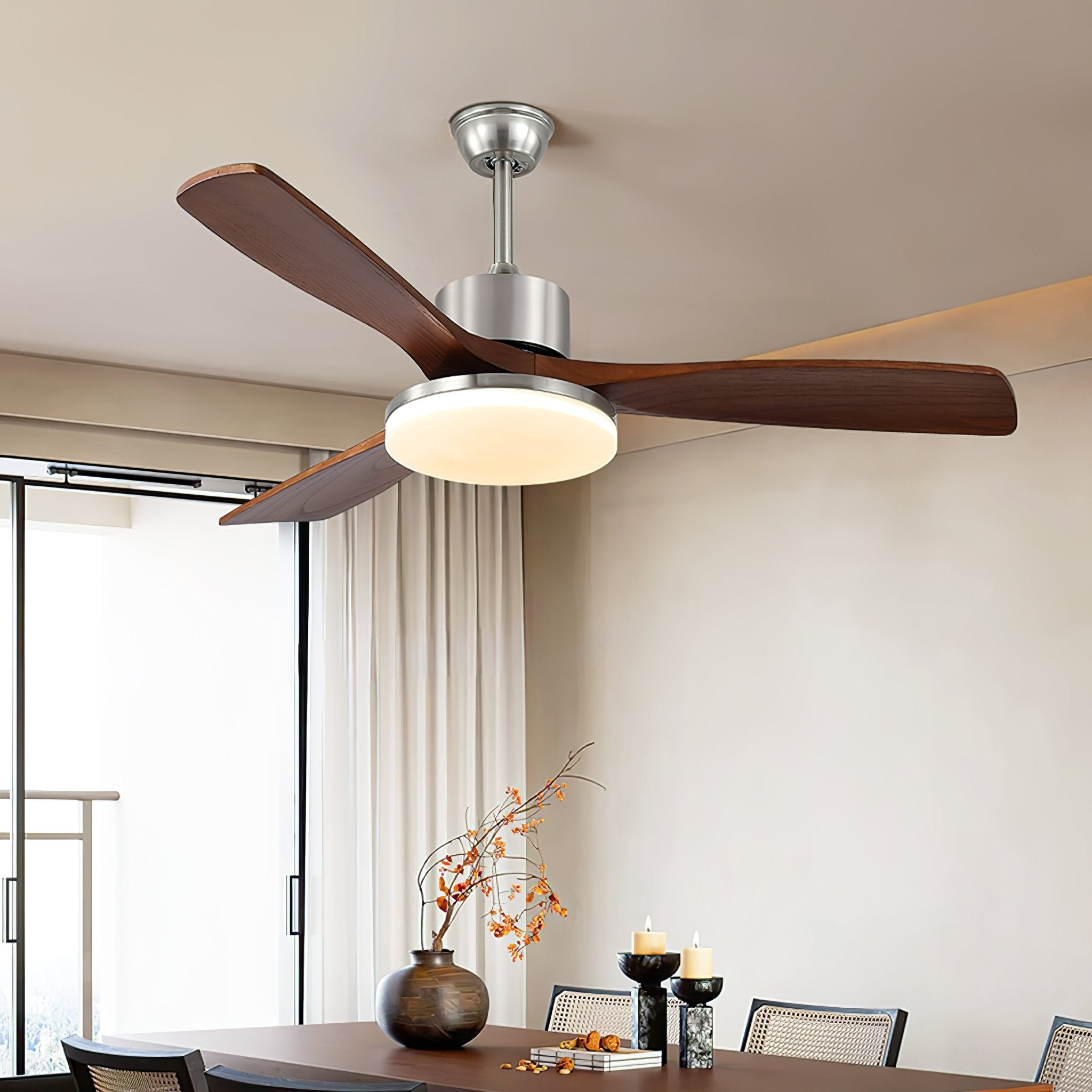 Plafonnier ventilateur moderne Orvian en bois avec 5 pales, diamètre 108 cm.