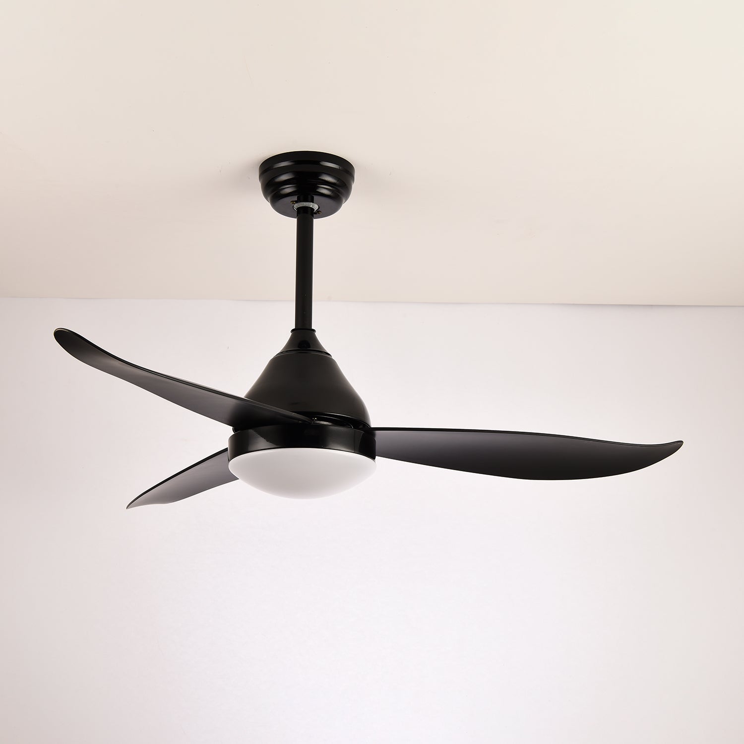 Ventilateur de plafond moderne Fia en bois avec lumière, vue de dessus