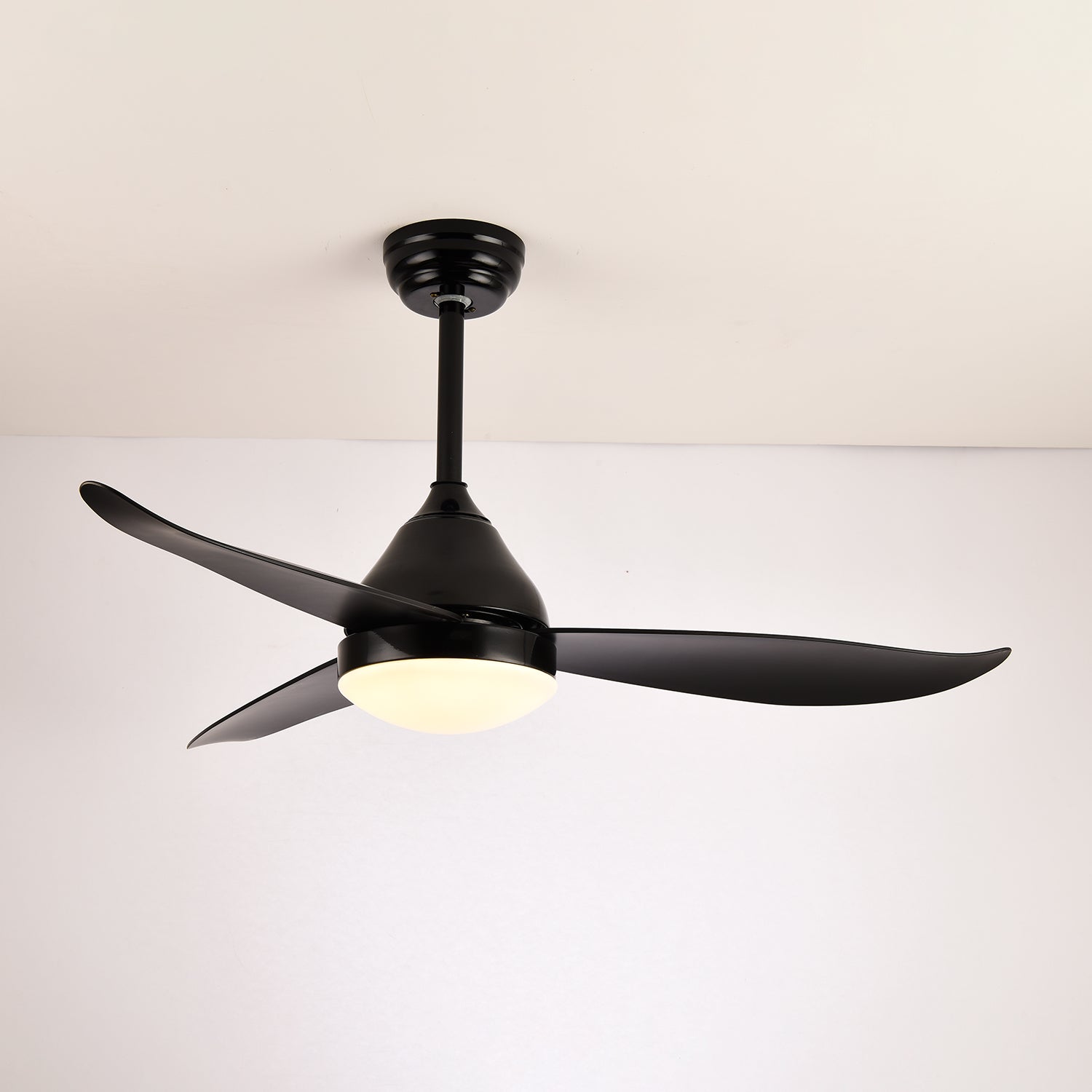 Ventilateur de plafond moderne Fia en bois avec lumière, schéma des dimensions
