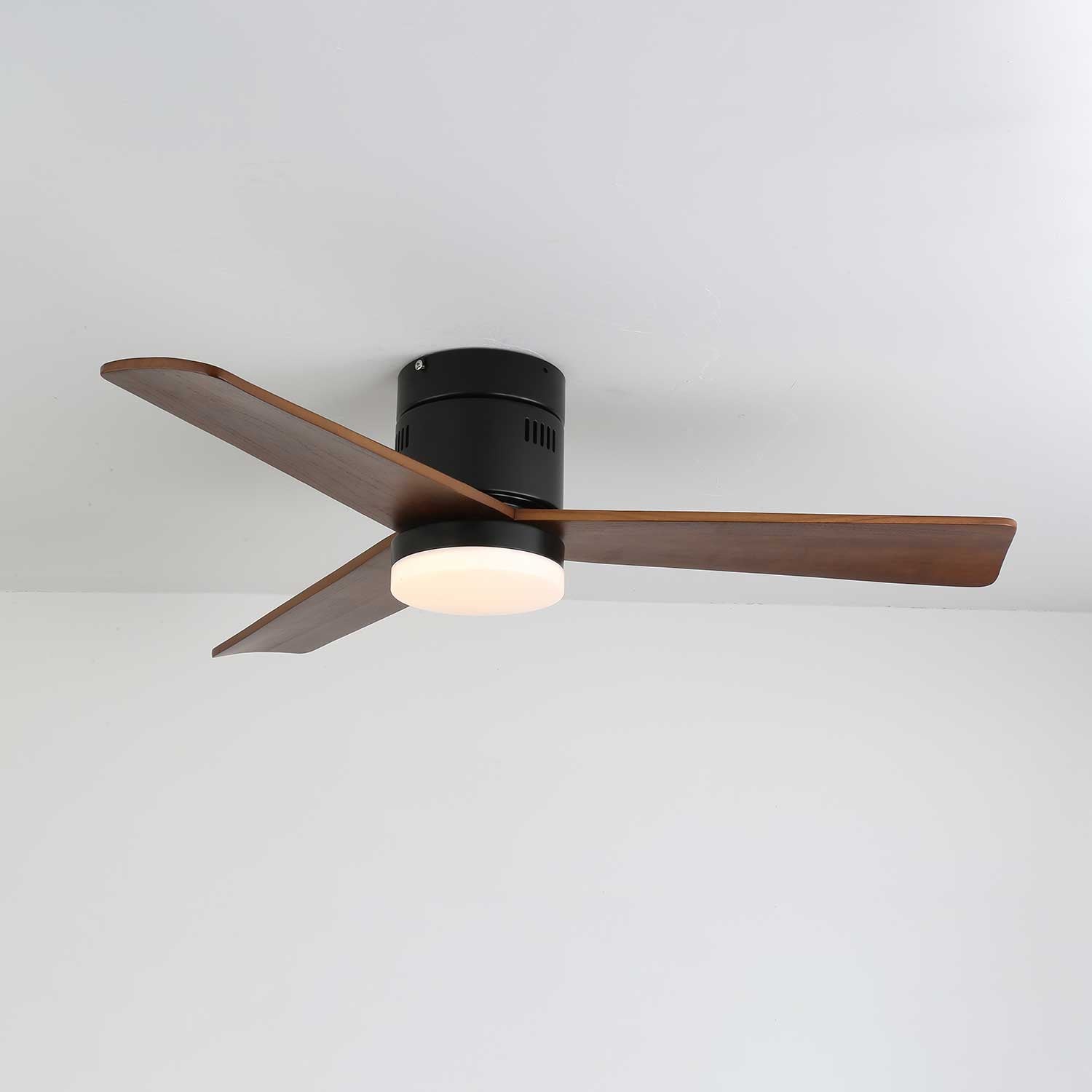 Ventilateur de plafond lumineux Eris minimaliste en bois, design moderne