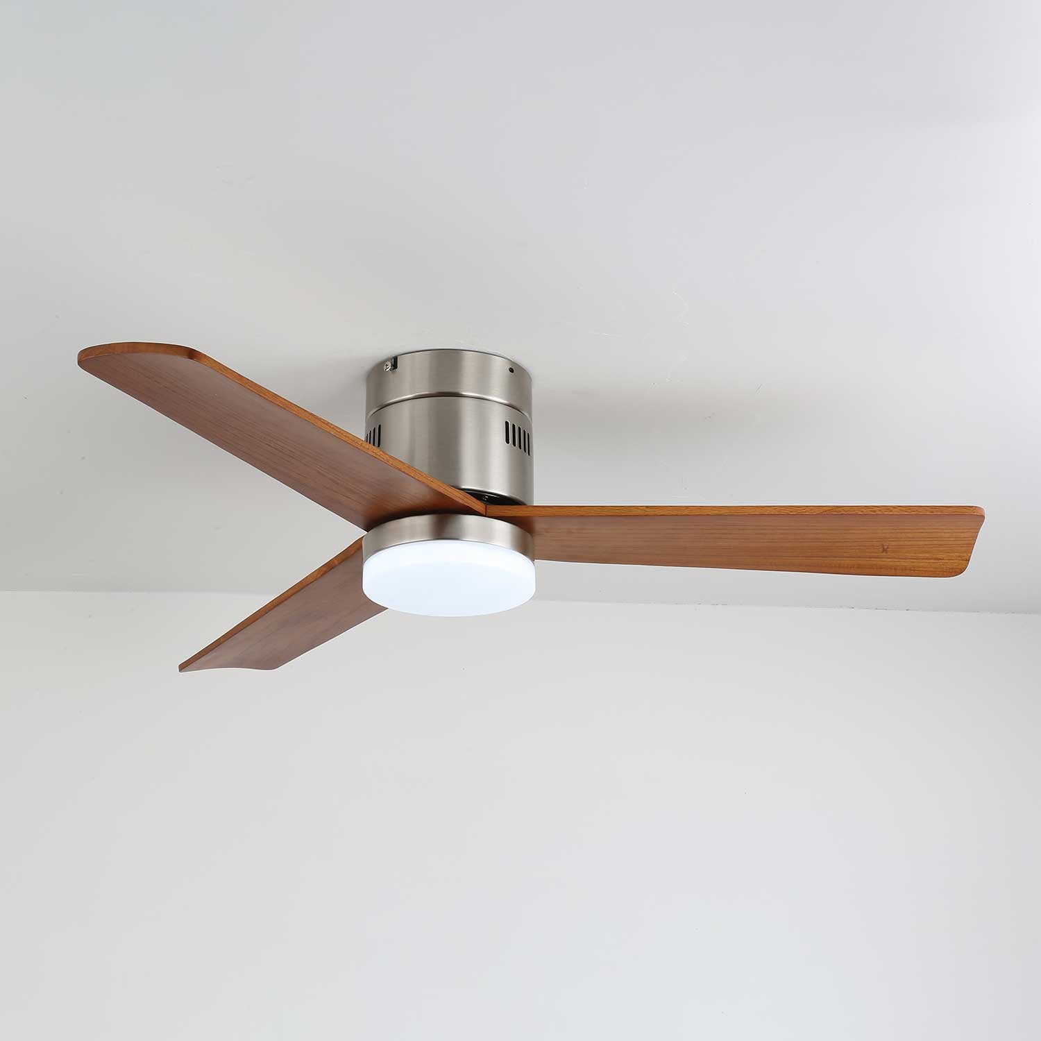 Ventilateur de plafond lumineux Eris minimaliste en bois avec diffuseur acrylique blanc
