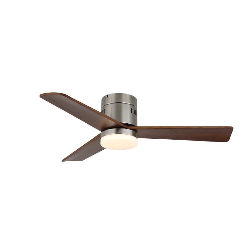 Ventilateur de plafond lumineux Eris minimaliste en bois dans un salon moderne