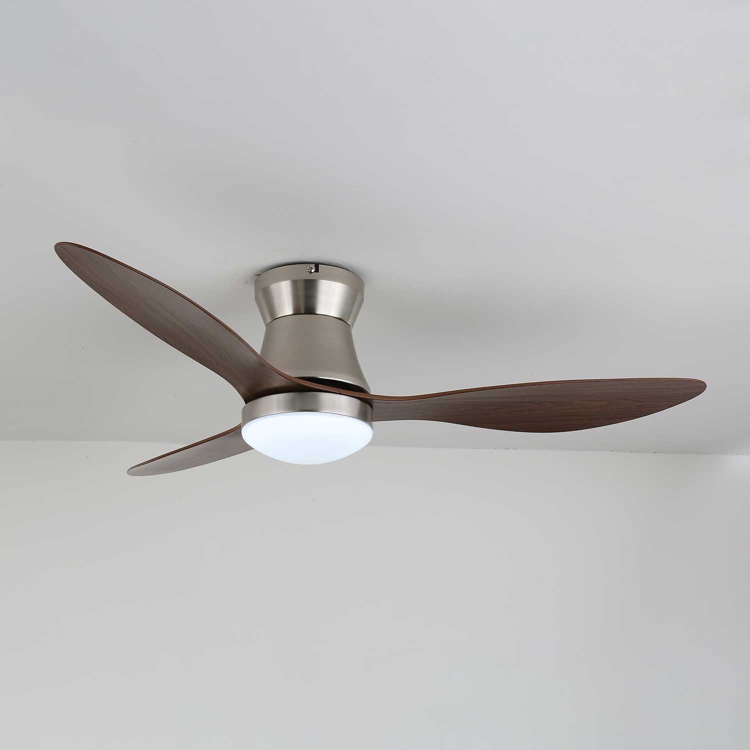 Plafonnier Ventilateur Zerath en Bois Moderne montrant les pales en bois