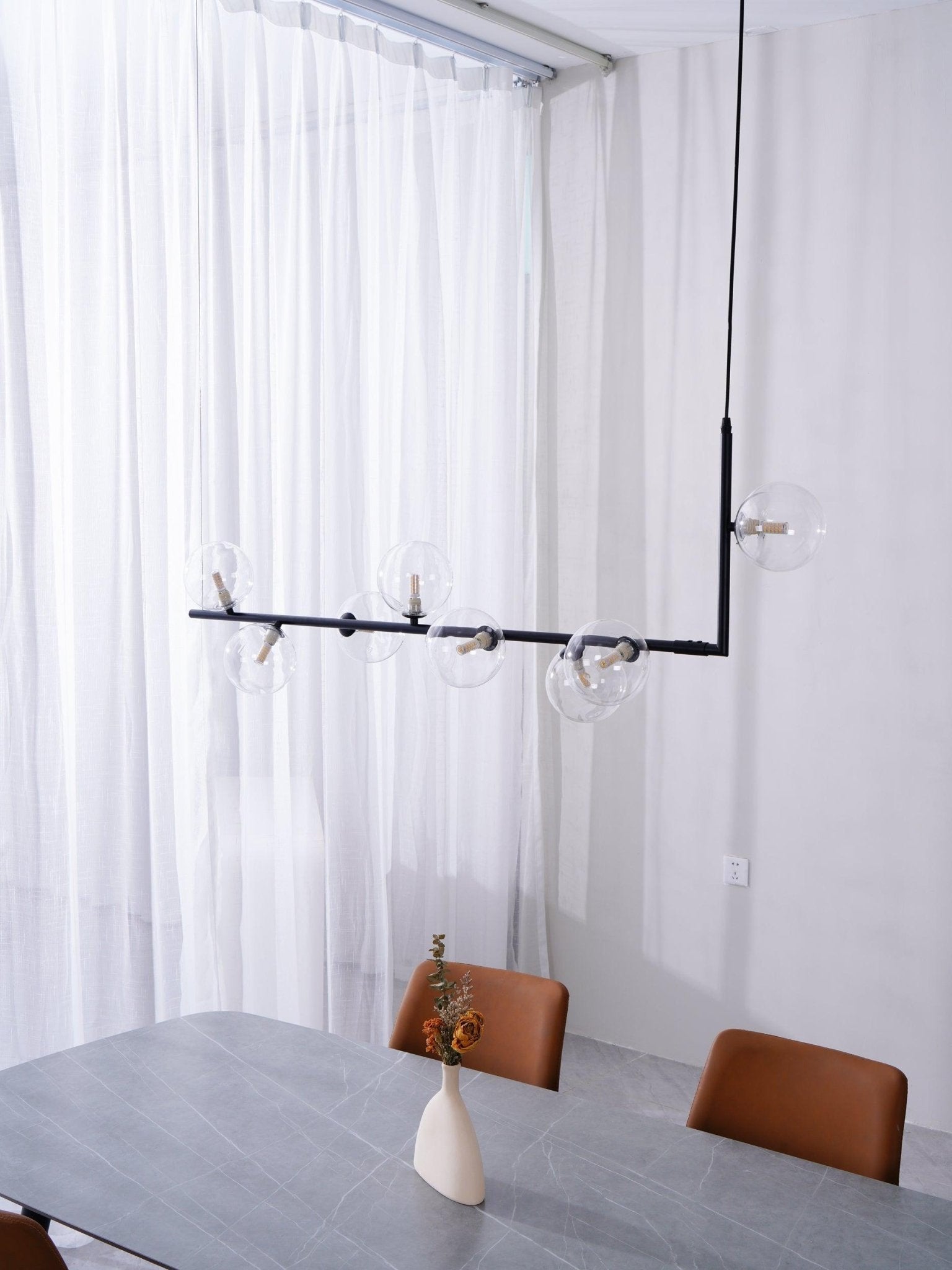 Lustra Chandelier en Verre avec Structure en Acier Noir Linéaire - Neutralighting