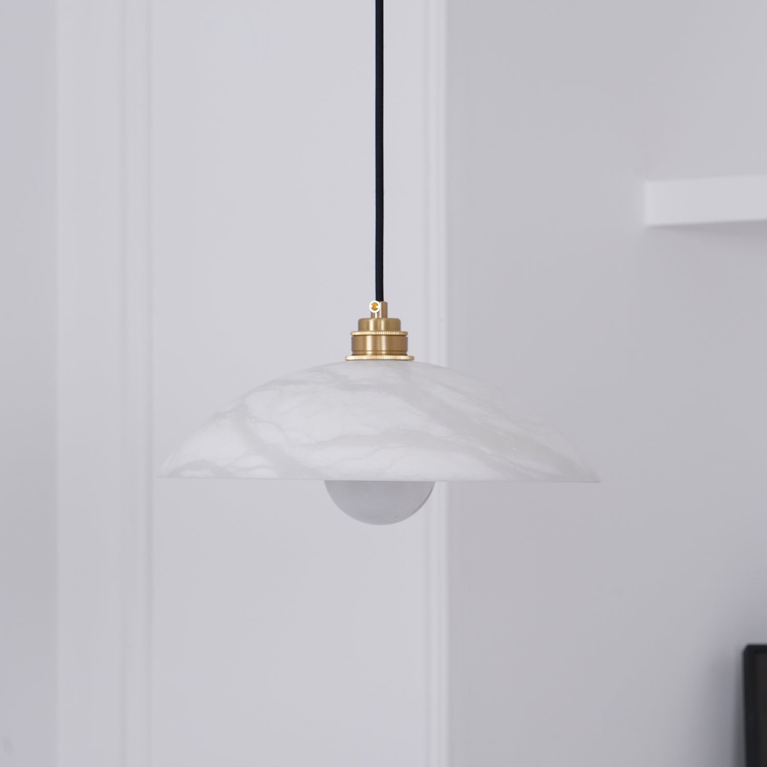 Delin Suspension Dôme en Albâtre & Laiton