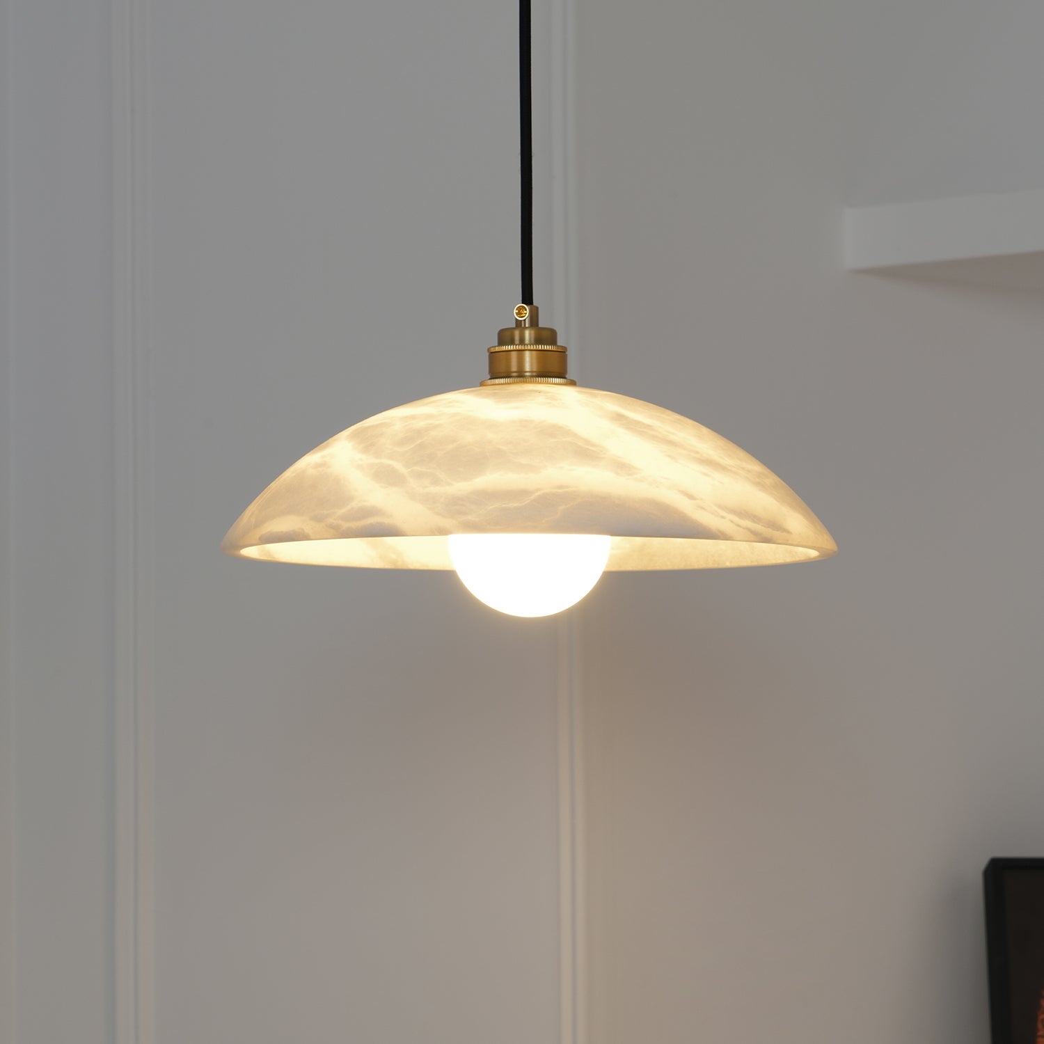 Delin Suspension Dôme en Albâtre & Laiton