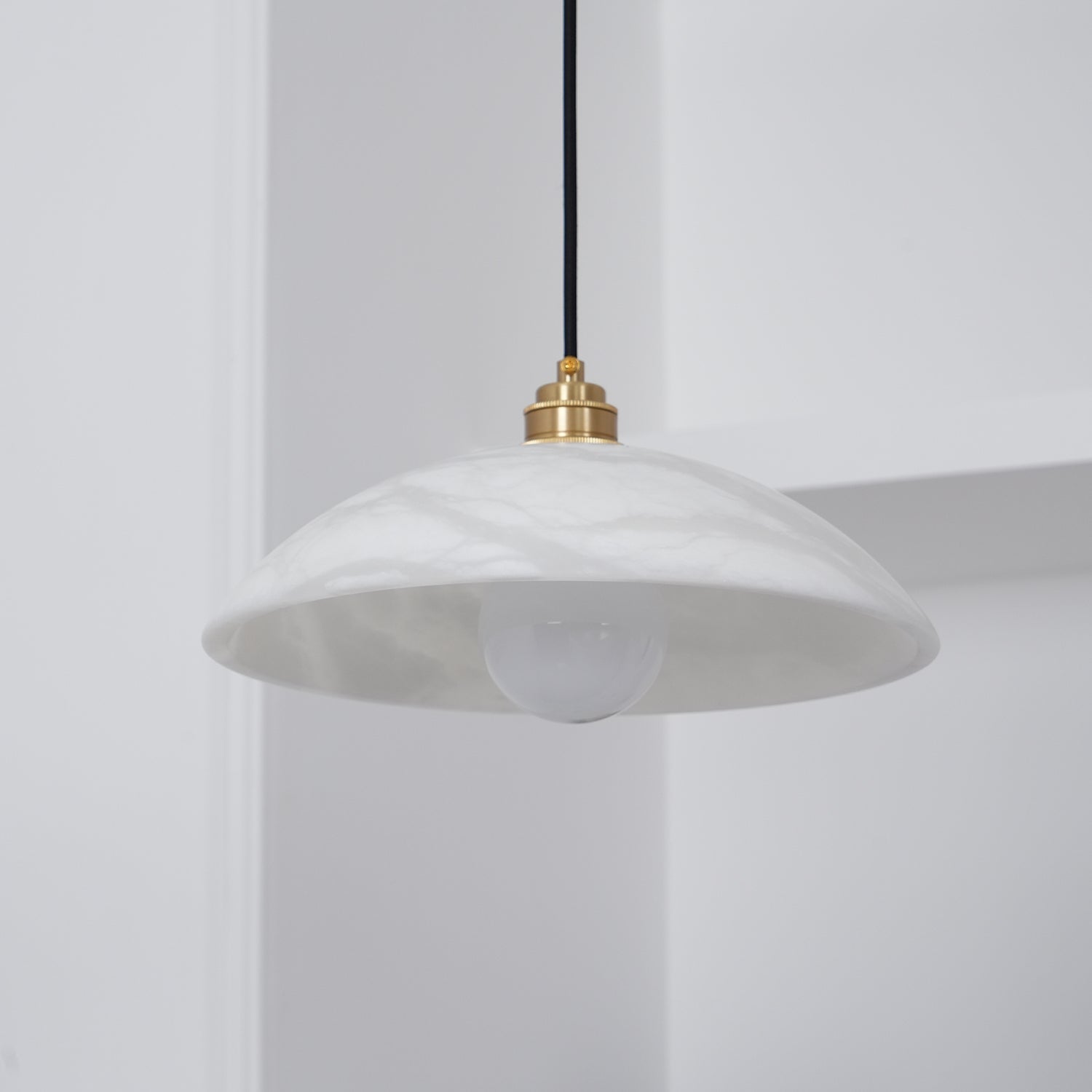 Delin Suspension Dôme en Albâtre & Laiton
