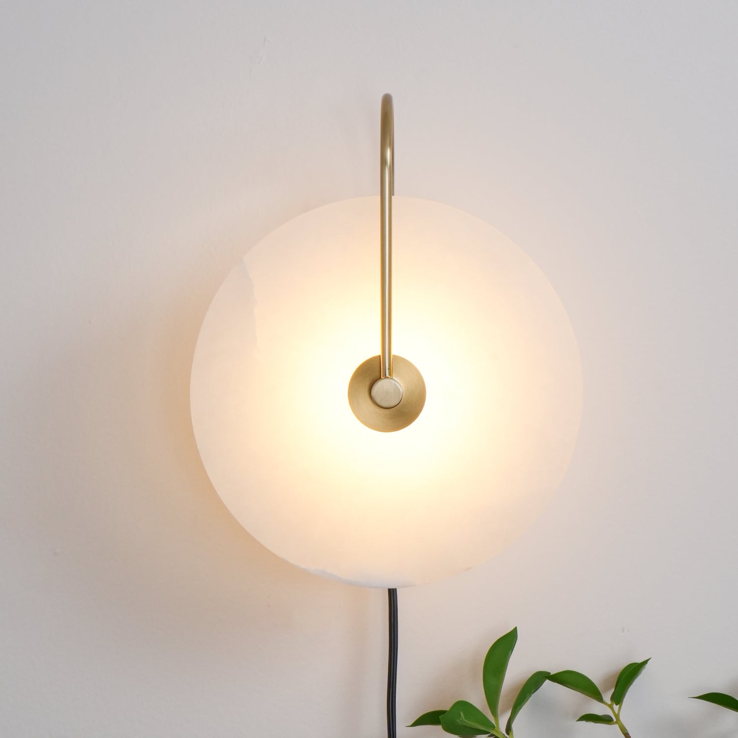 Ceraeyra Alabaster Globe Wall Light - Neutralighting