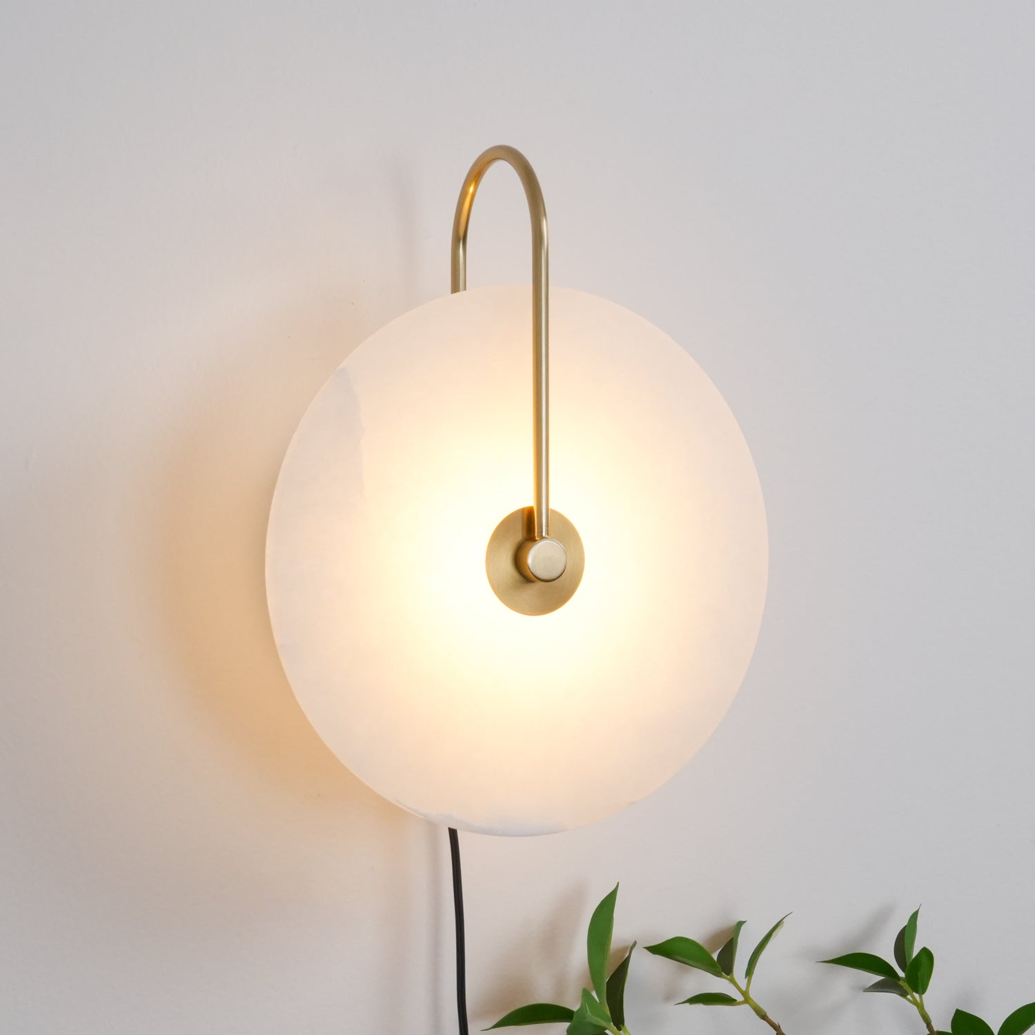 Ceraeyra Alabaster Globe Wall Light - Neutralighting