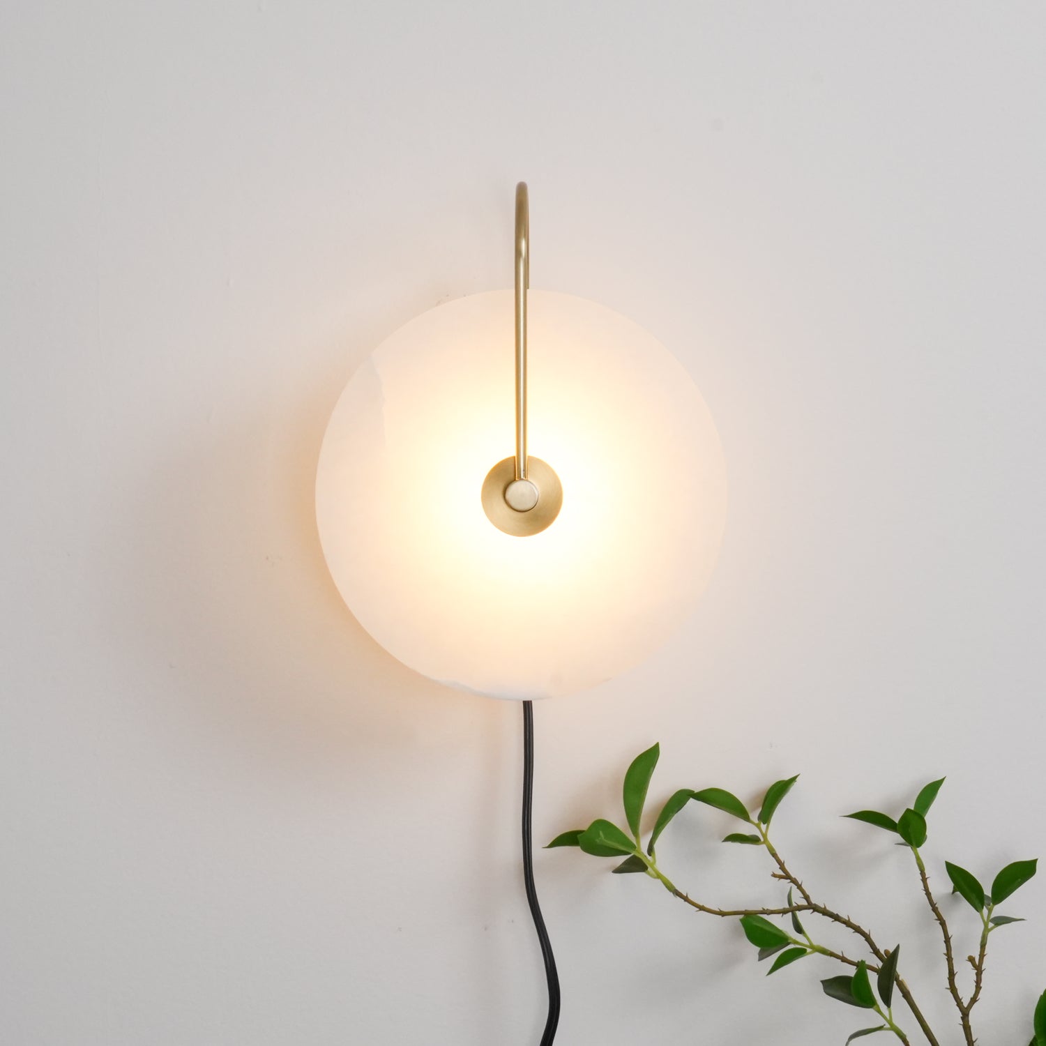 Ceraeyra Alabaster Globe Wall Light - Neutralighting