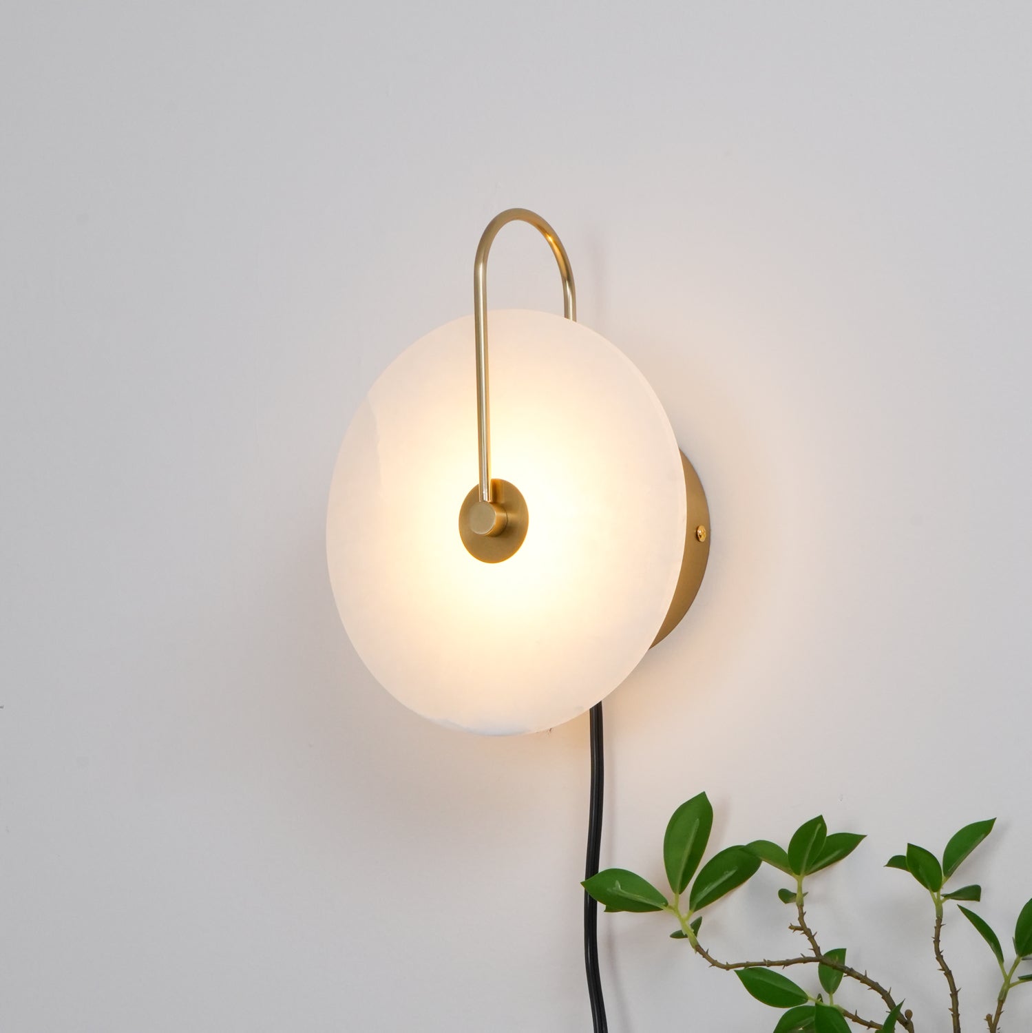 Ceraeyra Alabaster Globe Wall Light - Neutralighting