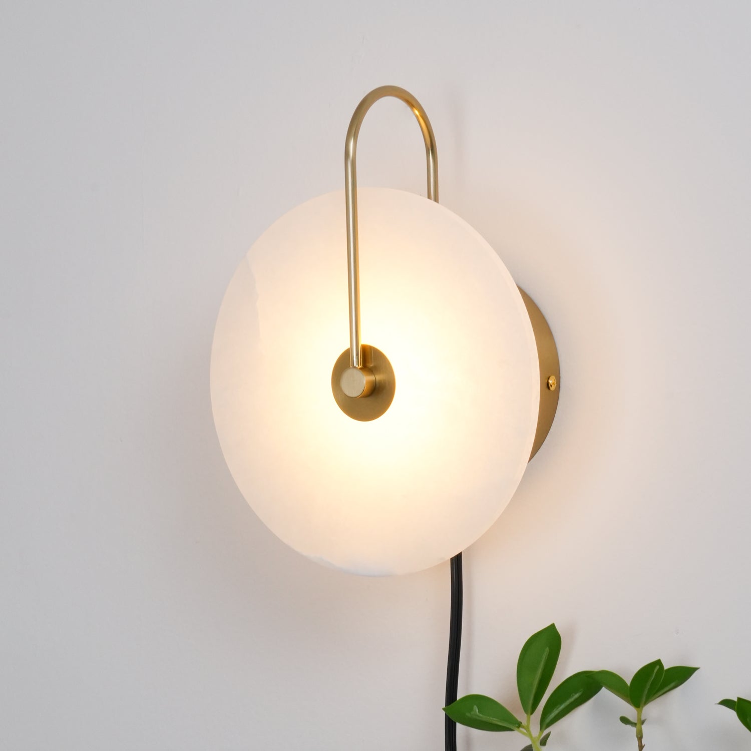 Ceraeyra Alabaster Globe Wall Light - Neutralighting