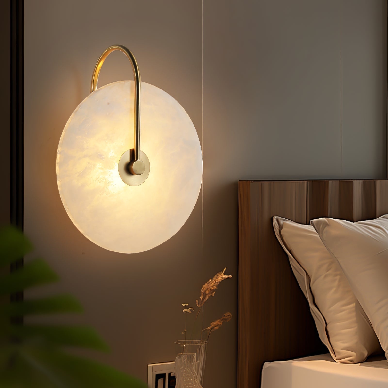 Ceraeyra Alabaster Globe Wall Light - Neutralighting