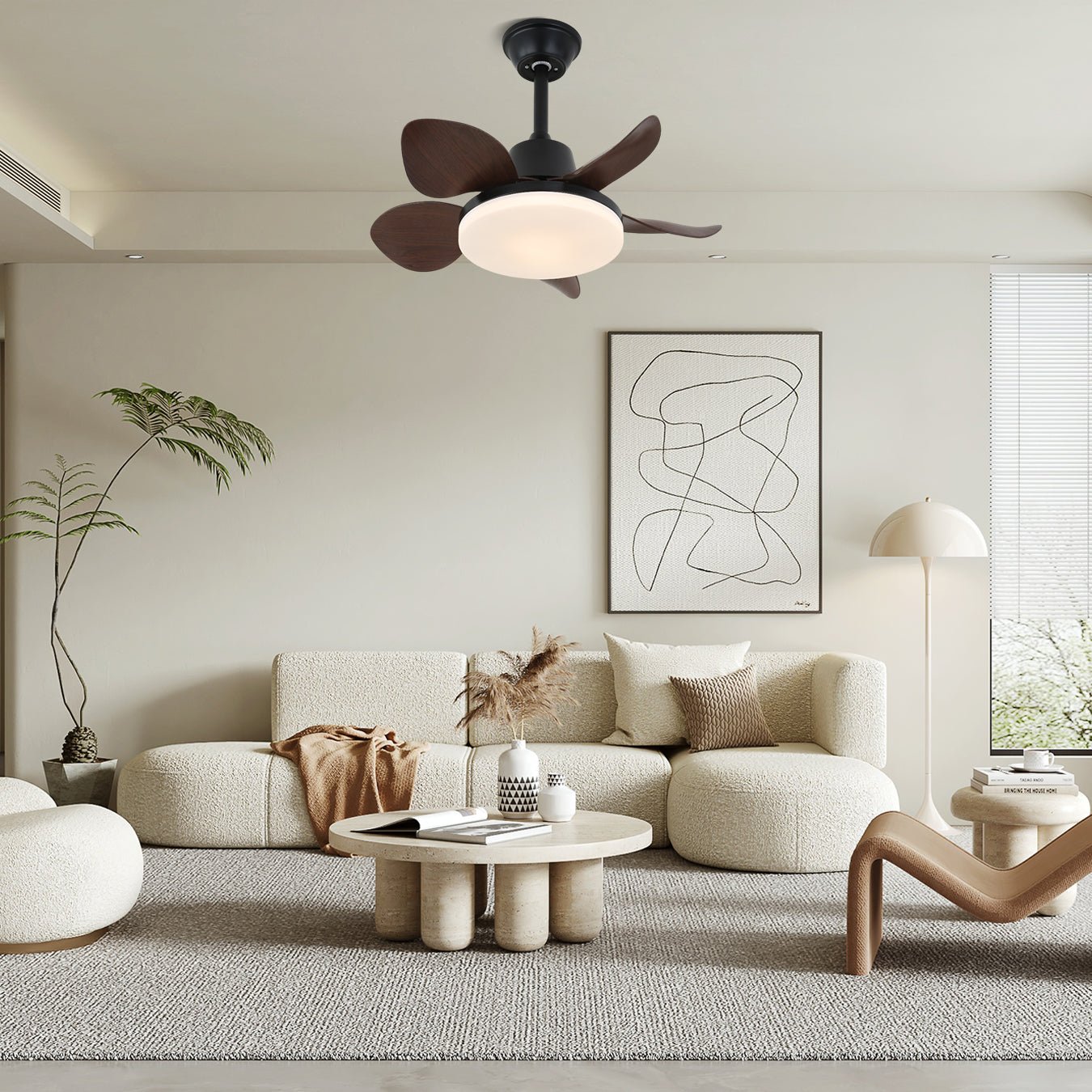 Plafonnier ventilateur Veyra moderne installé dans un salon contemporain