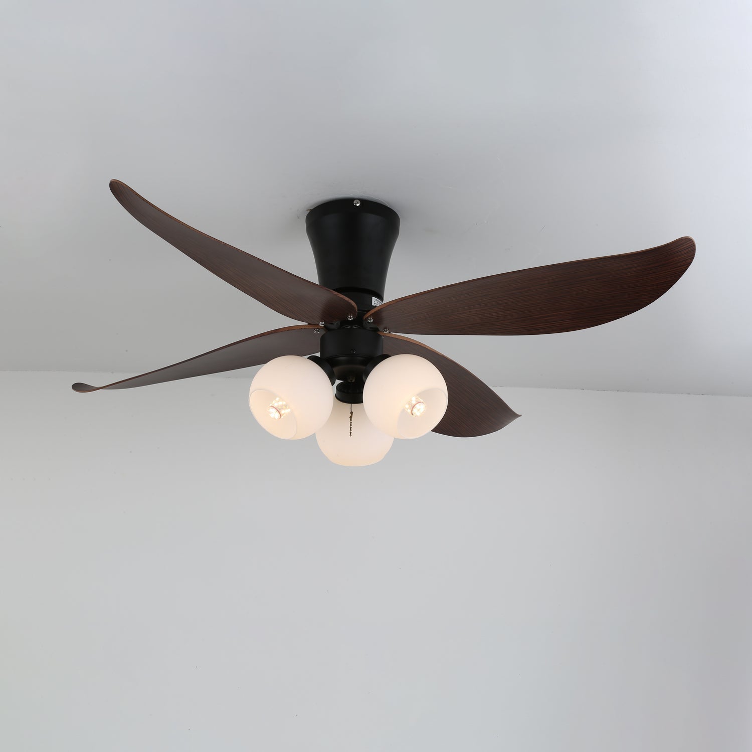 Vue de dessus du ventilateur Lunair montrant le détail des pales