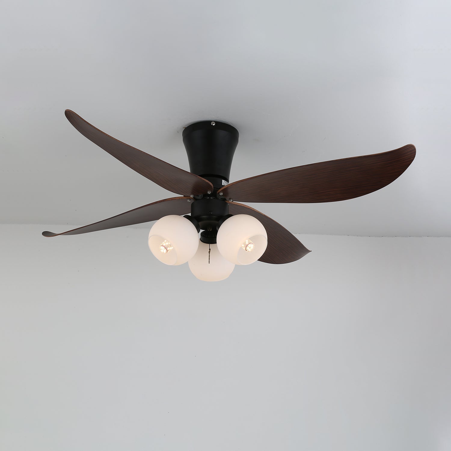 Plafonnier ventilateur Lunair avec option abat-jour en verre blanc