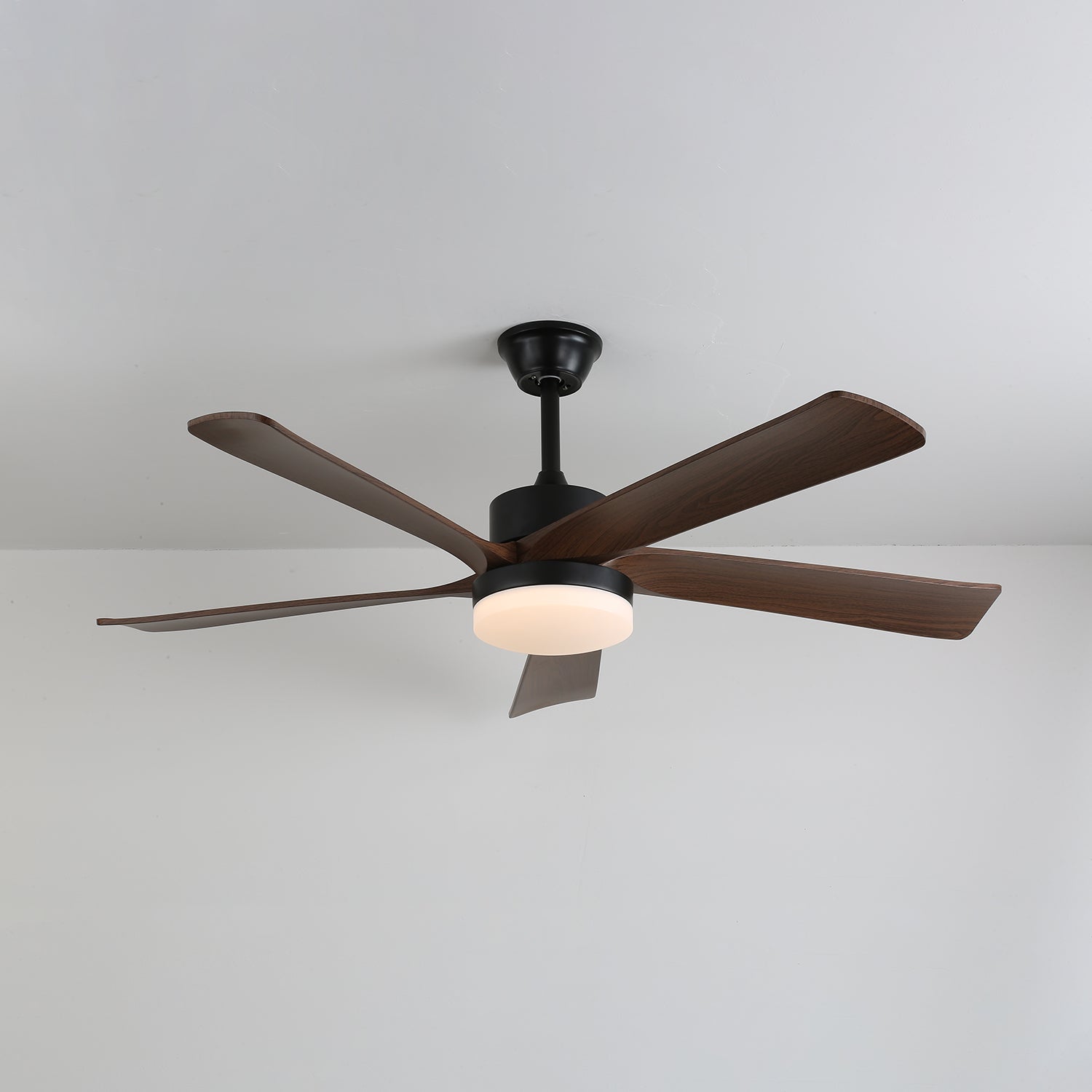 Plafonnier ventilateur Eryndor montrant les dimensions pour un diamètre de 132cm / 52 pouces