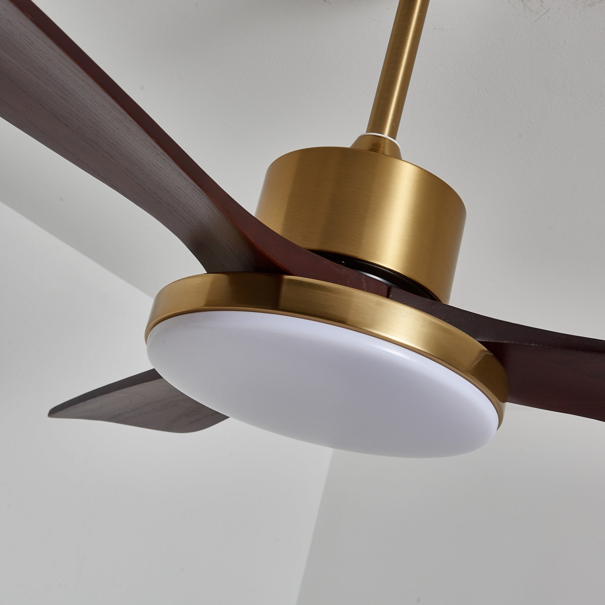 Plafonnier ventilateur Xen moderne en bois, lumière éteinte