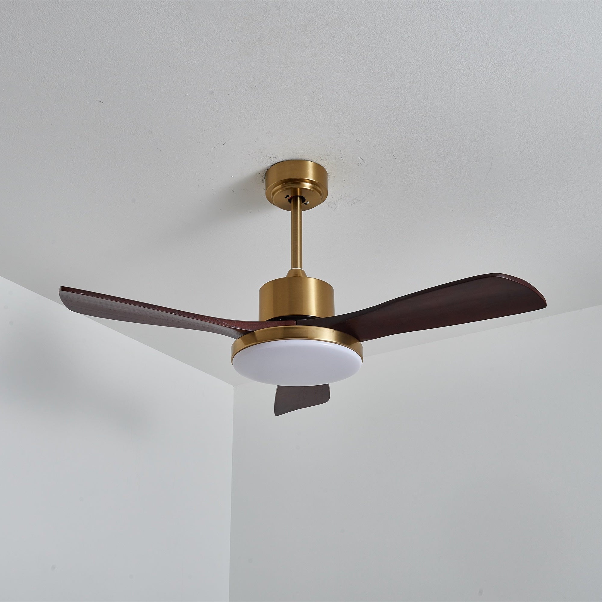 Plafonnier ventilateur Xen moderne en bois, éclairé par lumière LED