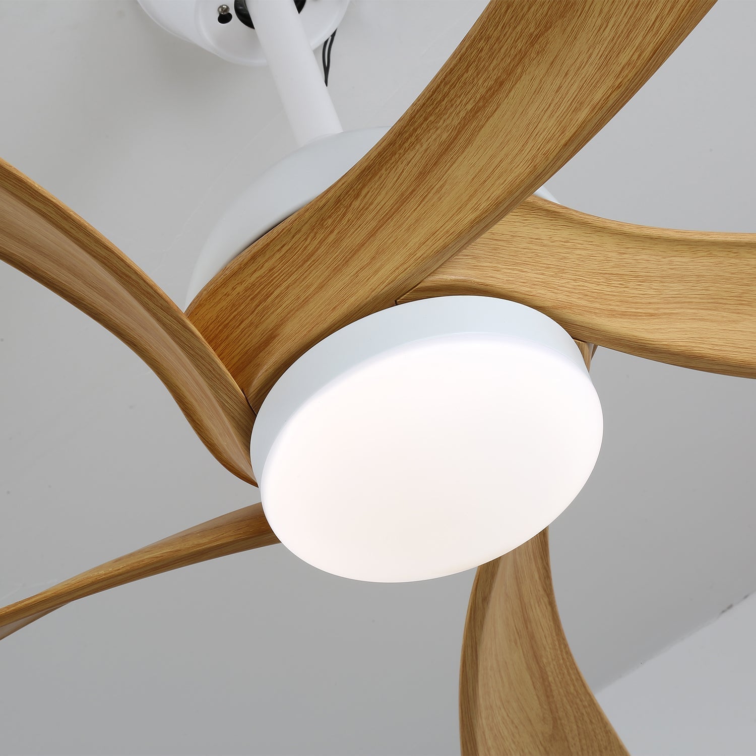 Plafonnier Ventilateur Sylven Moderne en Bois, montrant la variation de taille de 52 pouces