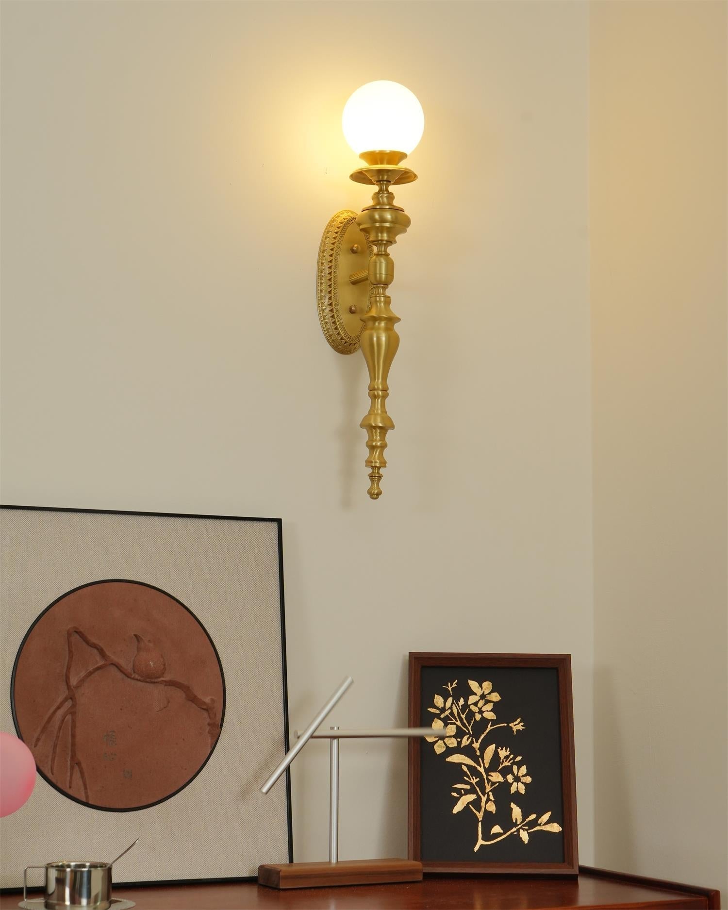 Nara Applique Murale Classique Élégante en Laiton - Neutralighting