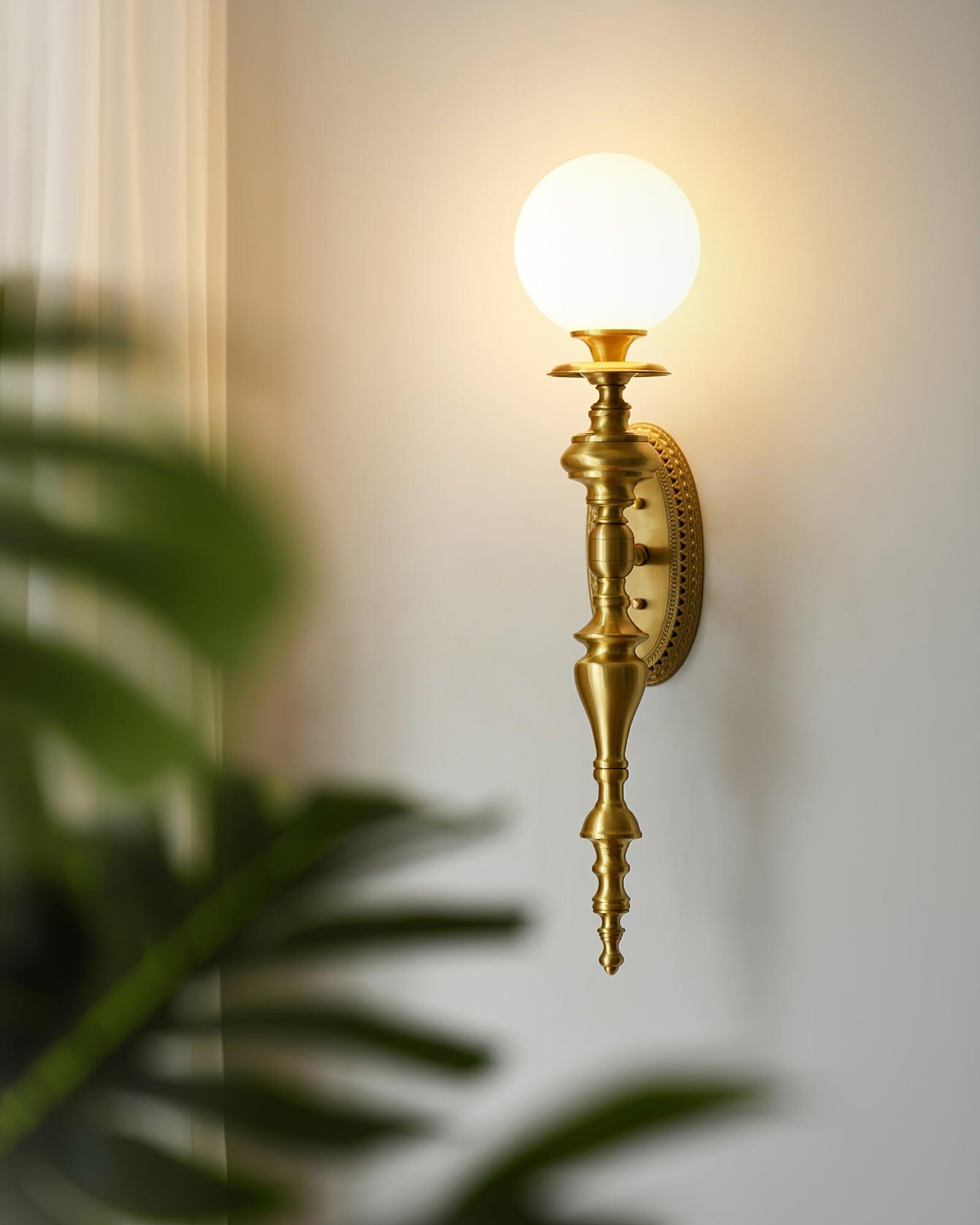 Nara Applique Murale Classique Élégante en Laiton - Neutralighting