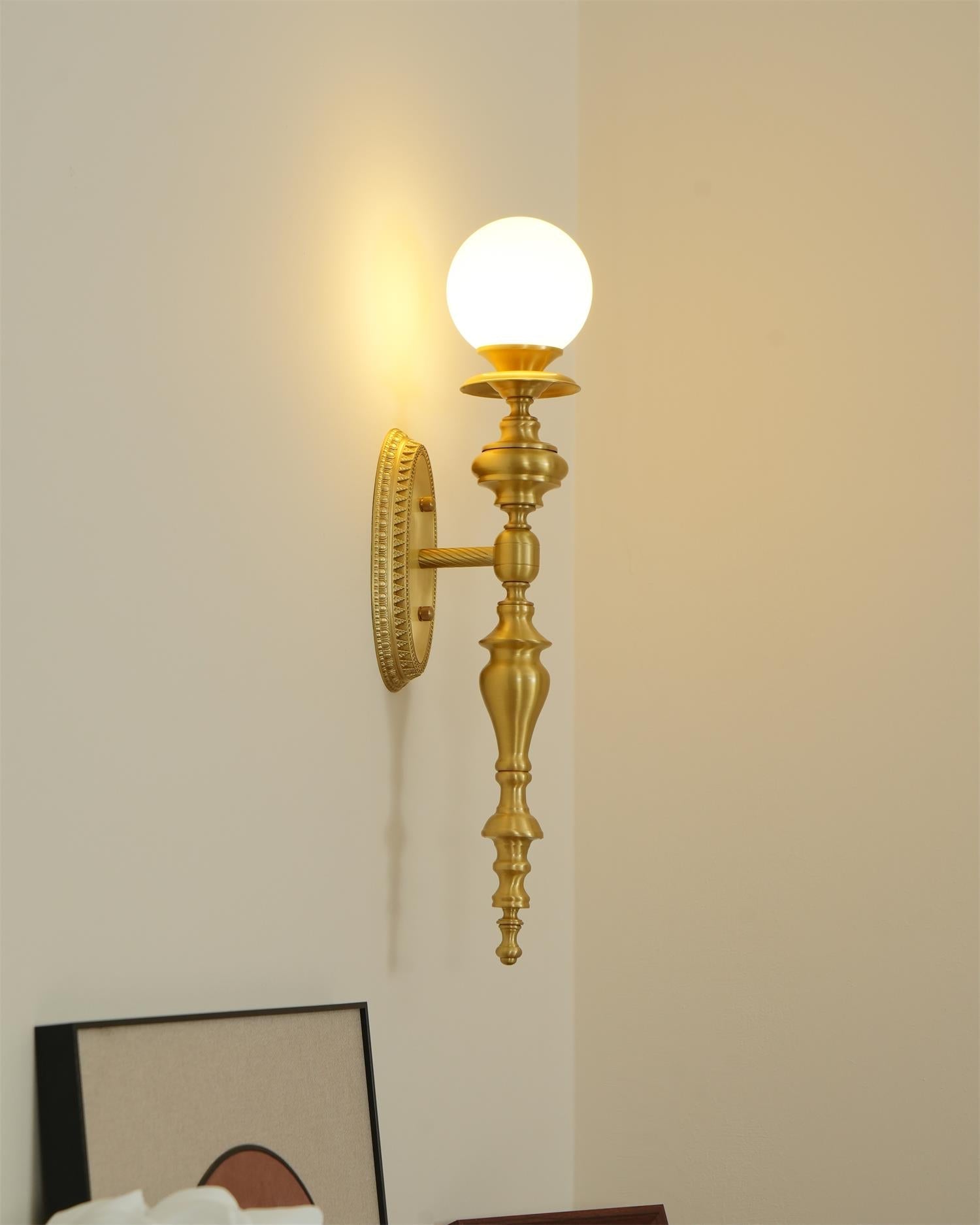 Nara Applique Murale Classique Élégante en Laiton - Neutralighting