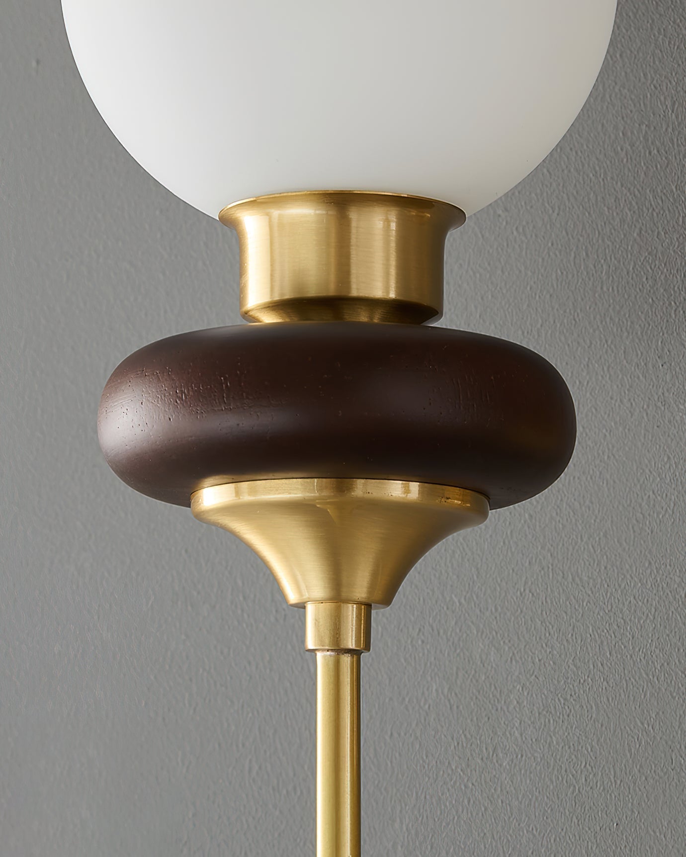 Perry Applique Murale Premium Noyer et Verre - Neutralighting