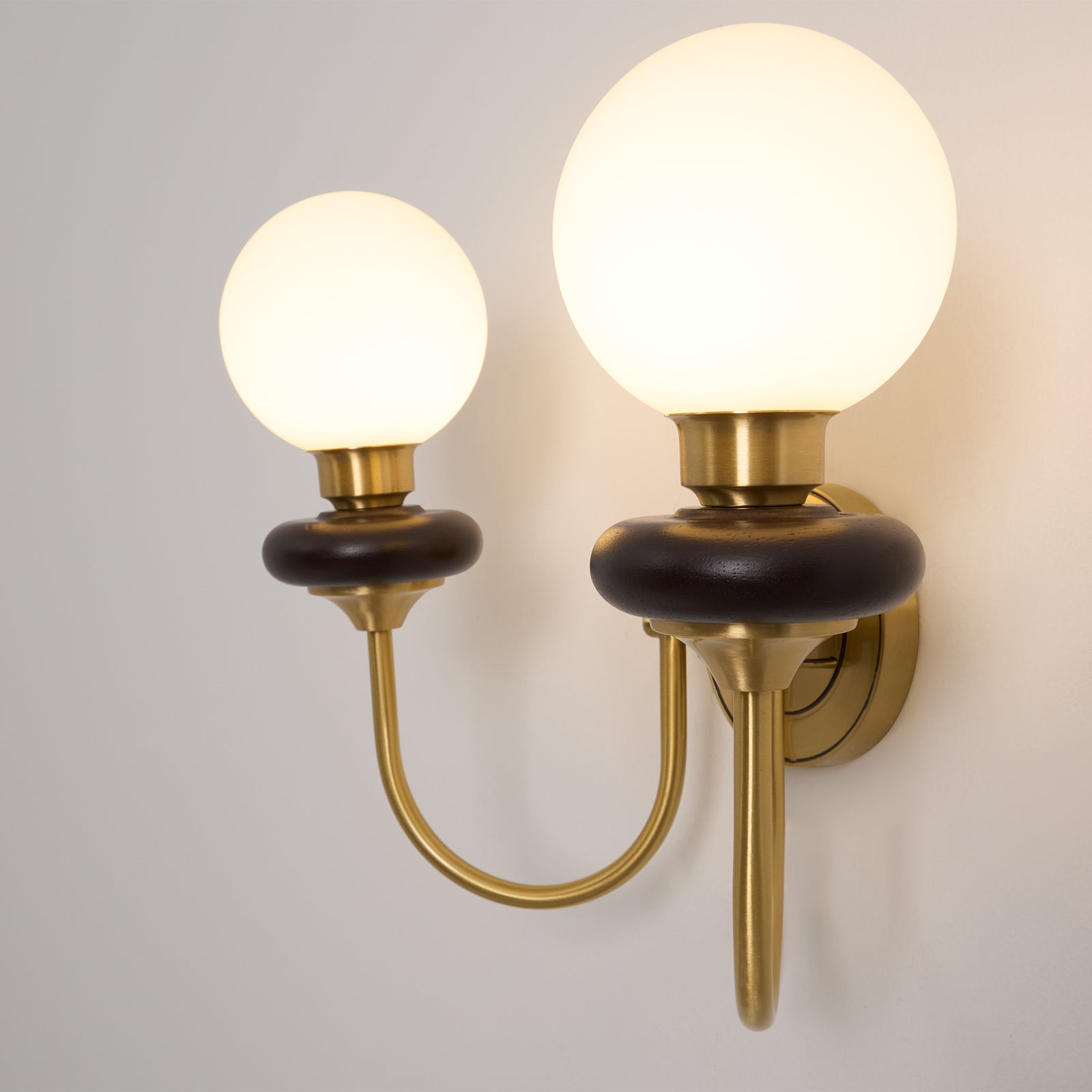 Perry Applique Murale Premium Noyer et Verre - Neutralighting