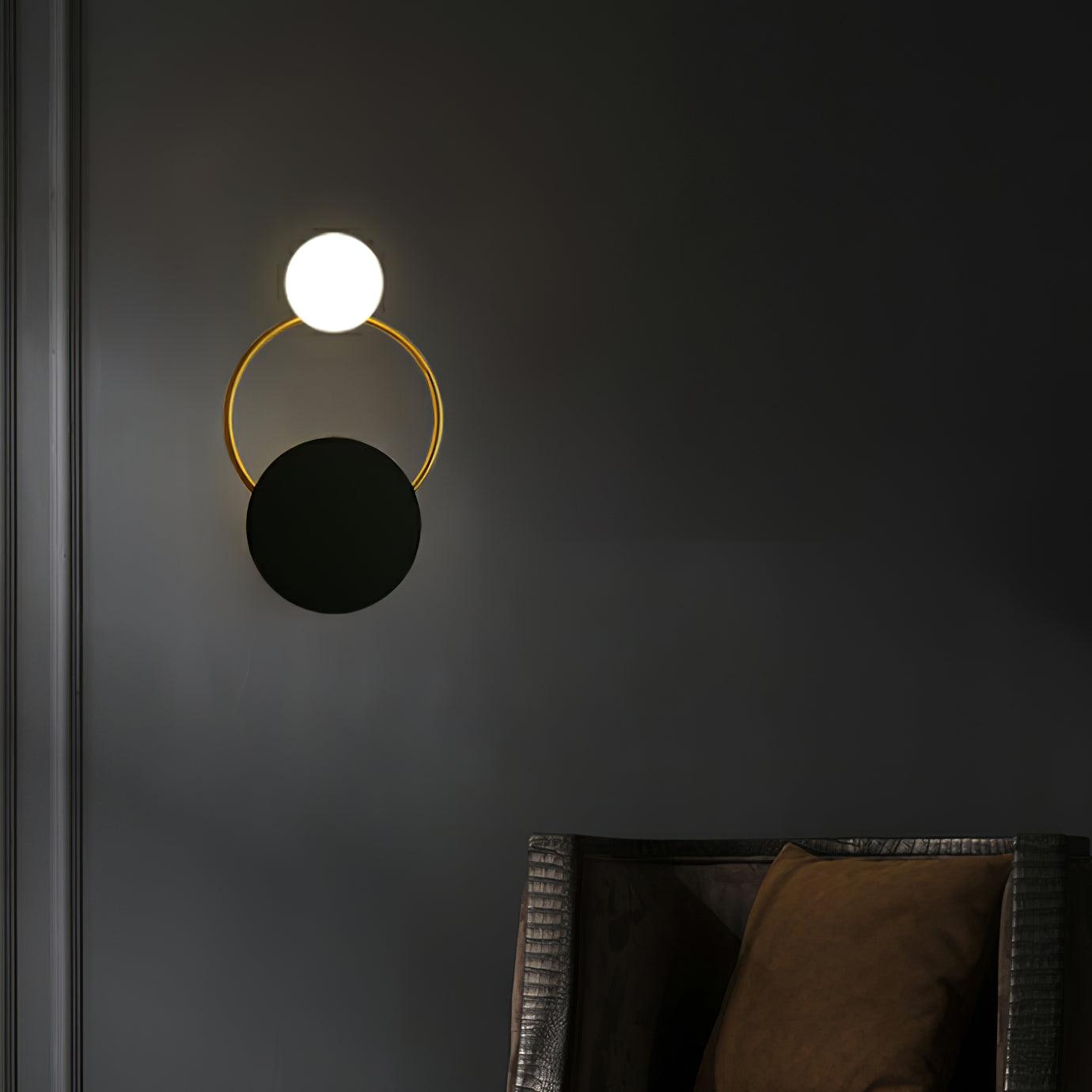 Arisha Applique Murale LED Moderne à Triple Anneau, Métal/Verre, Noir/Or, Chambre à Coucher - Neutralighting