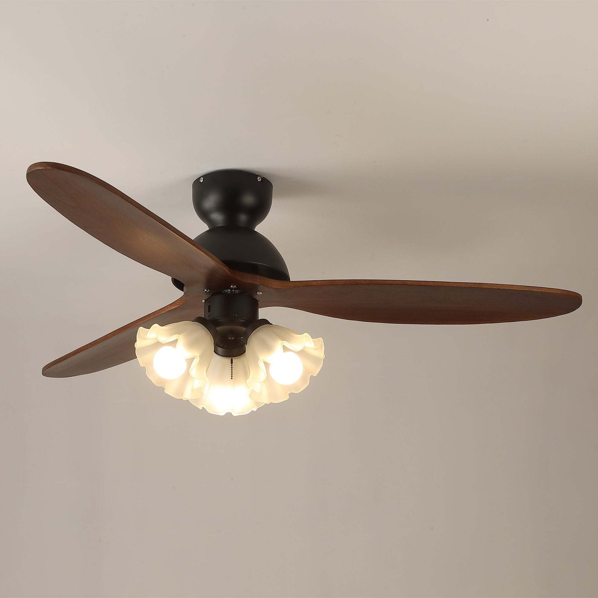 Plafonnier Ventilateur Novrik Air, au design épuré