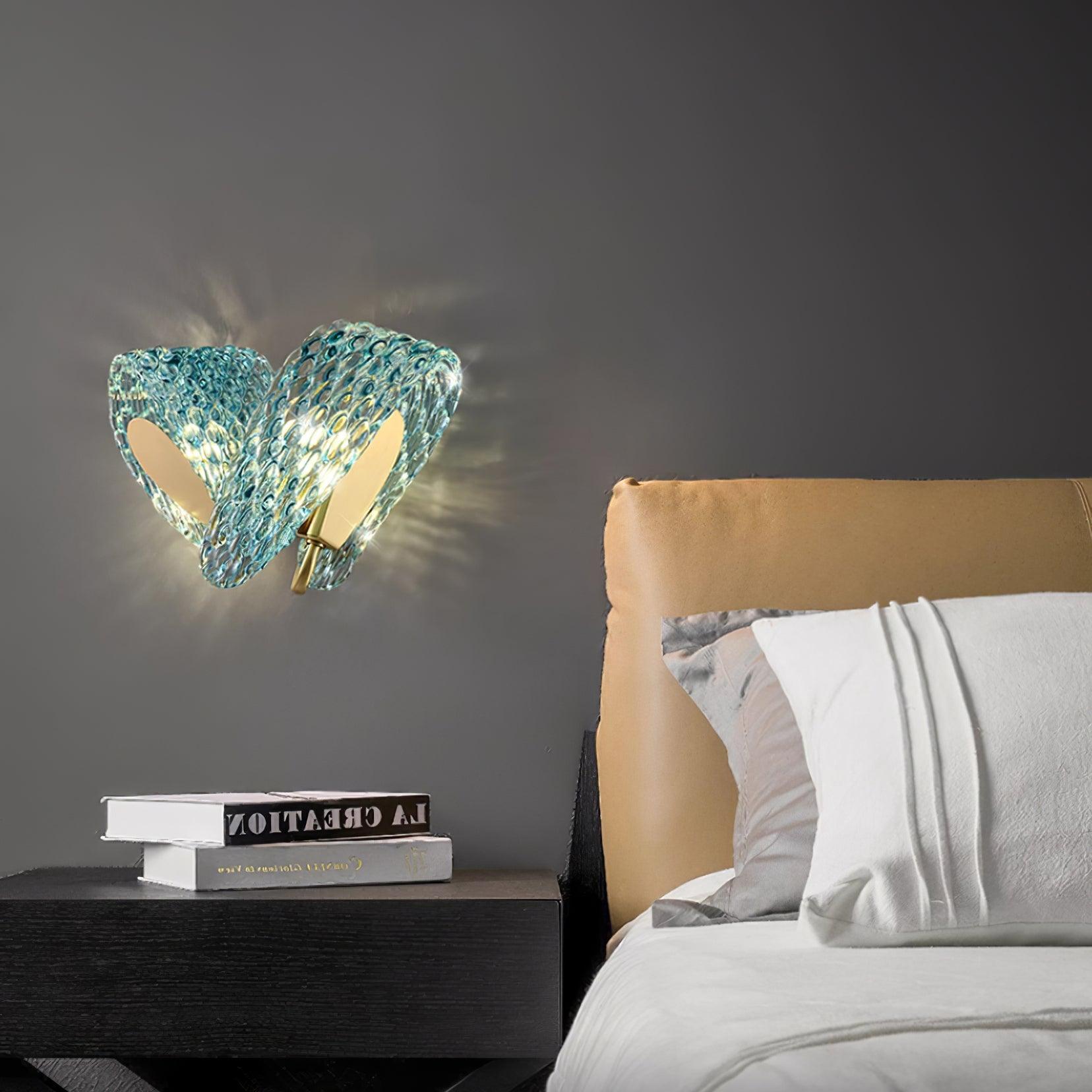 Aira Applique Murale Bleue en Verre Nervuré avec Bras en Laiton, Style Chic et Glamour - Neutralighting