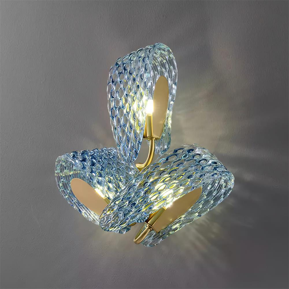 Aira Applique Murale Bleue en Verre Nervuré avec Bras en Laiton, Style Chic et Glamour - Neutralighting