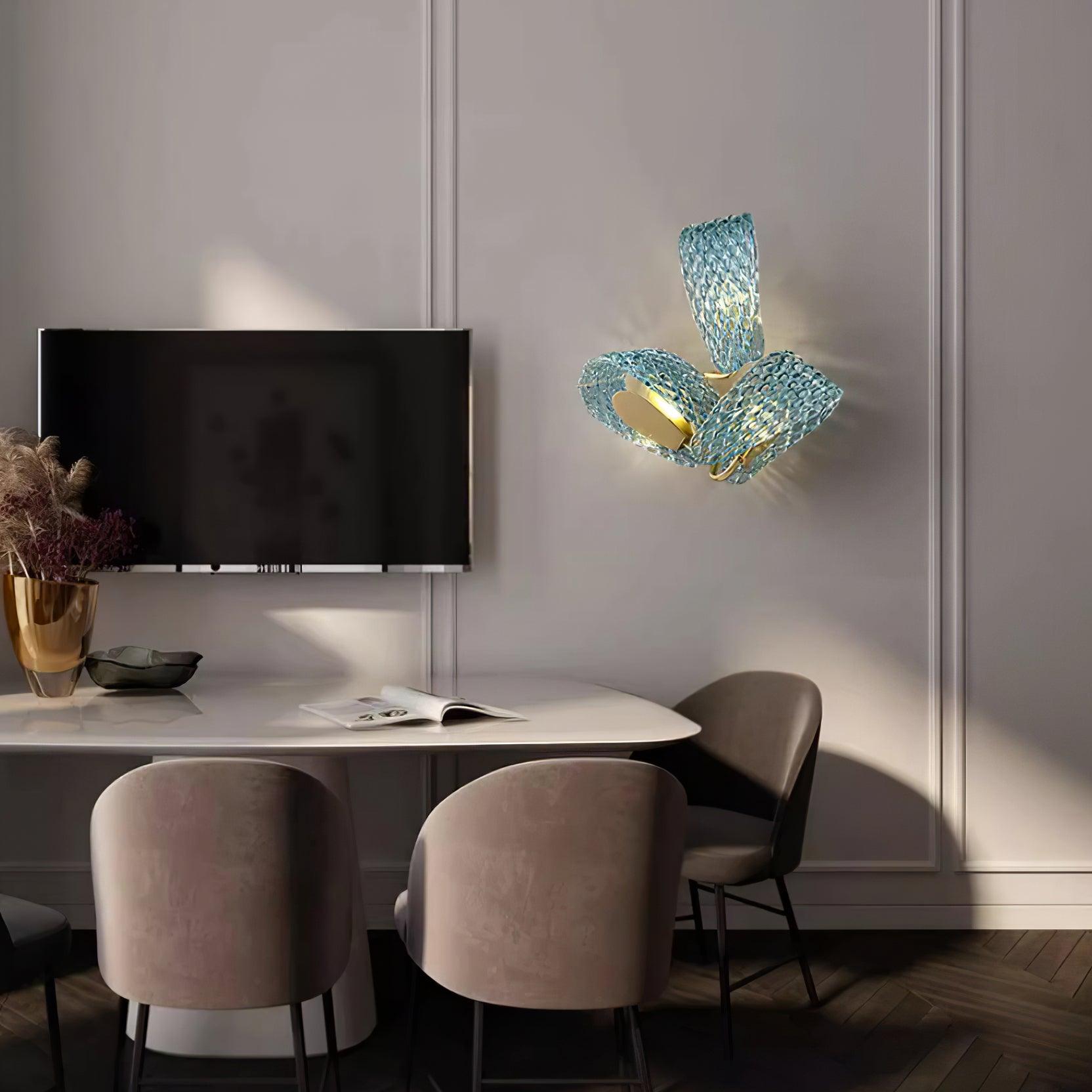 Aira Applique Murale Bleue en Verre Nervuré avec Bras en Laiton, Style Chic et Glamour - Neutralighting