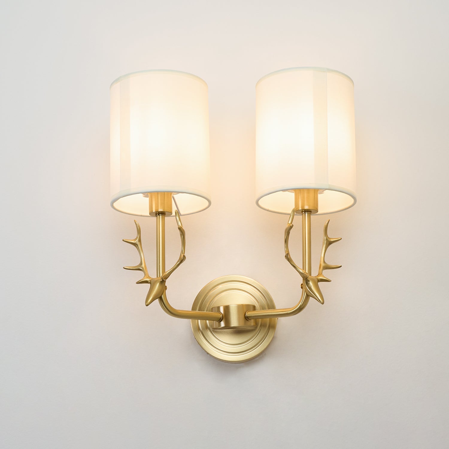 Noble Applique Murale Élégance Tête de Cerf Laiton - Neutralighting