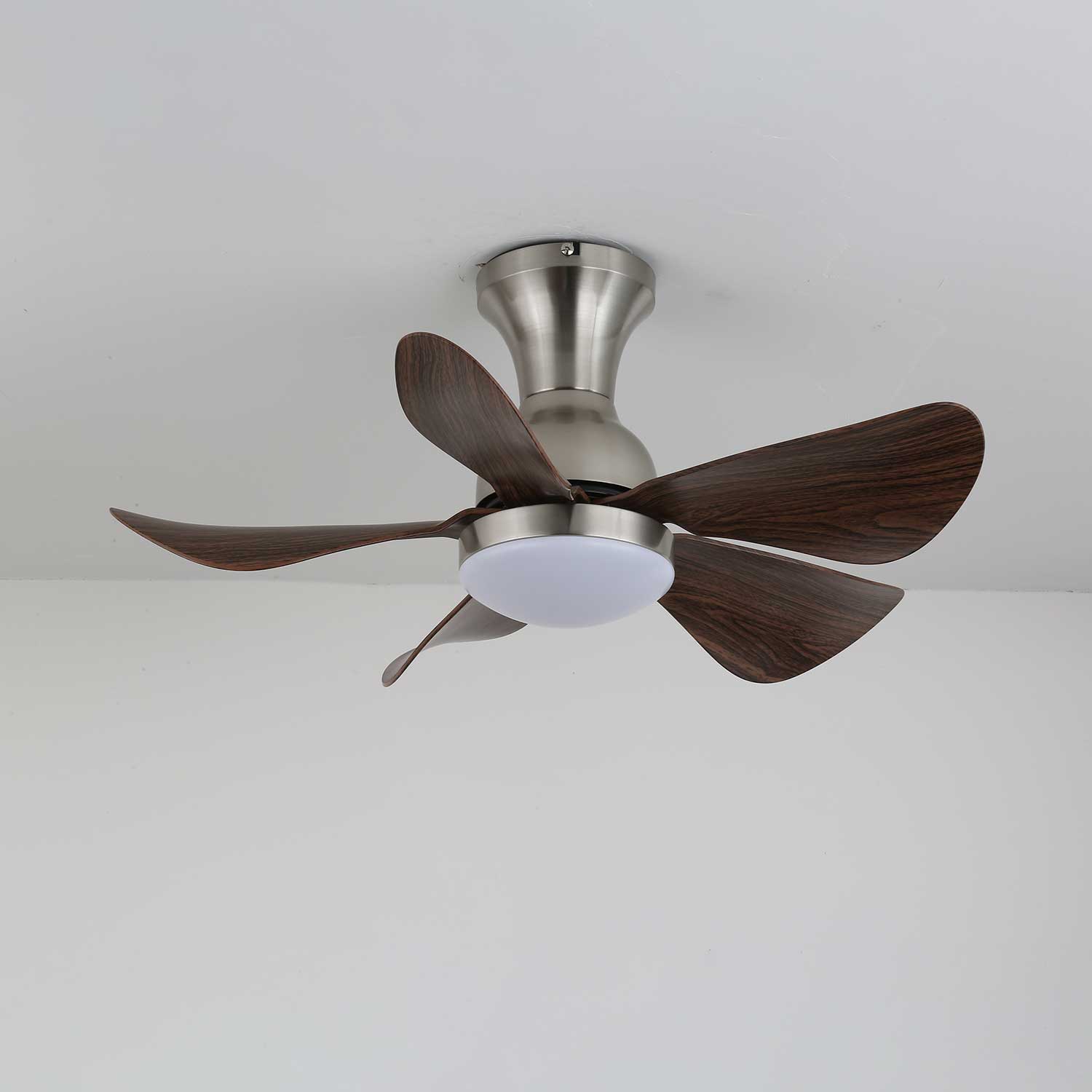 Ventilateur de plafond Novaro avec lumière et éclairage LED intégré