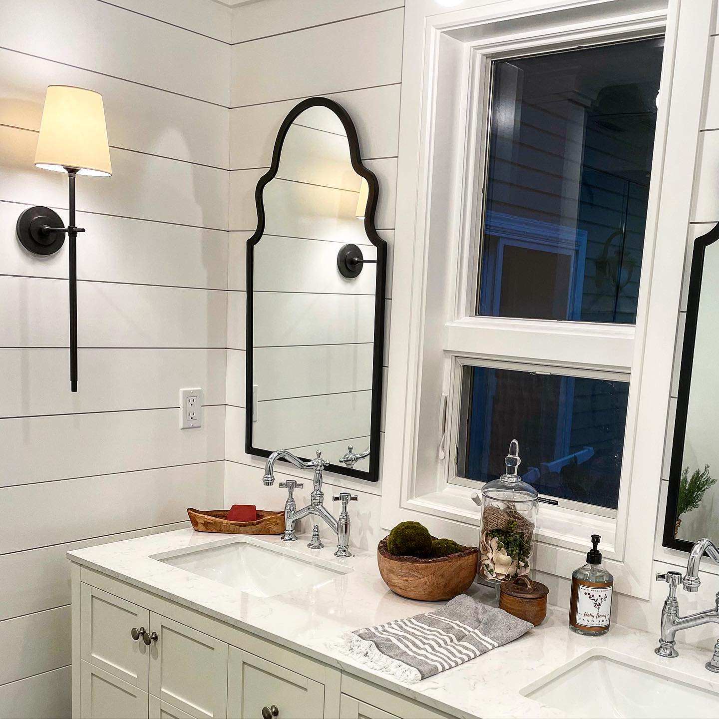 Theodore Applique Murale en Laiton et Tissu - Neutralighting