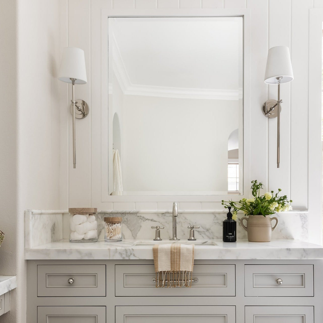 Theodore Applique Murale en Laiton et Tissu - Neutralighting