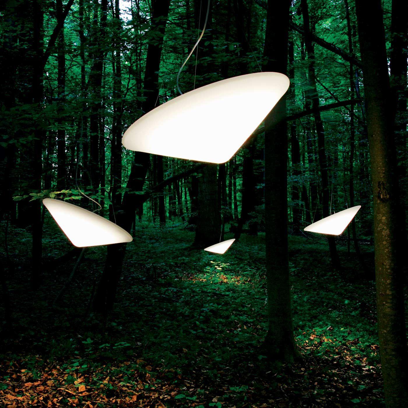 Solara Lampe Suspendue Polyéthylène Chapeau Incliné Minimaliste - Neutralighting