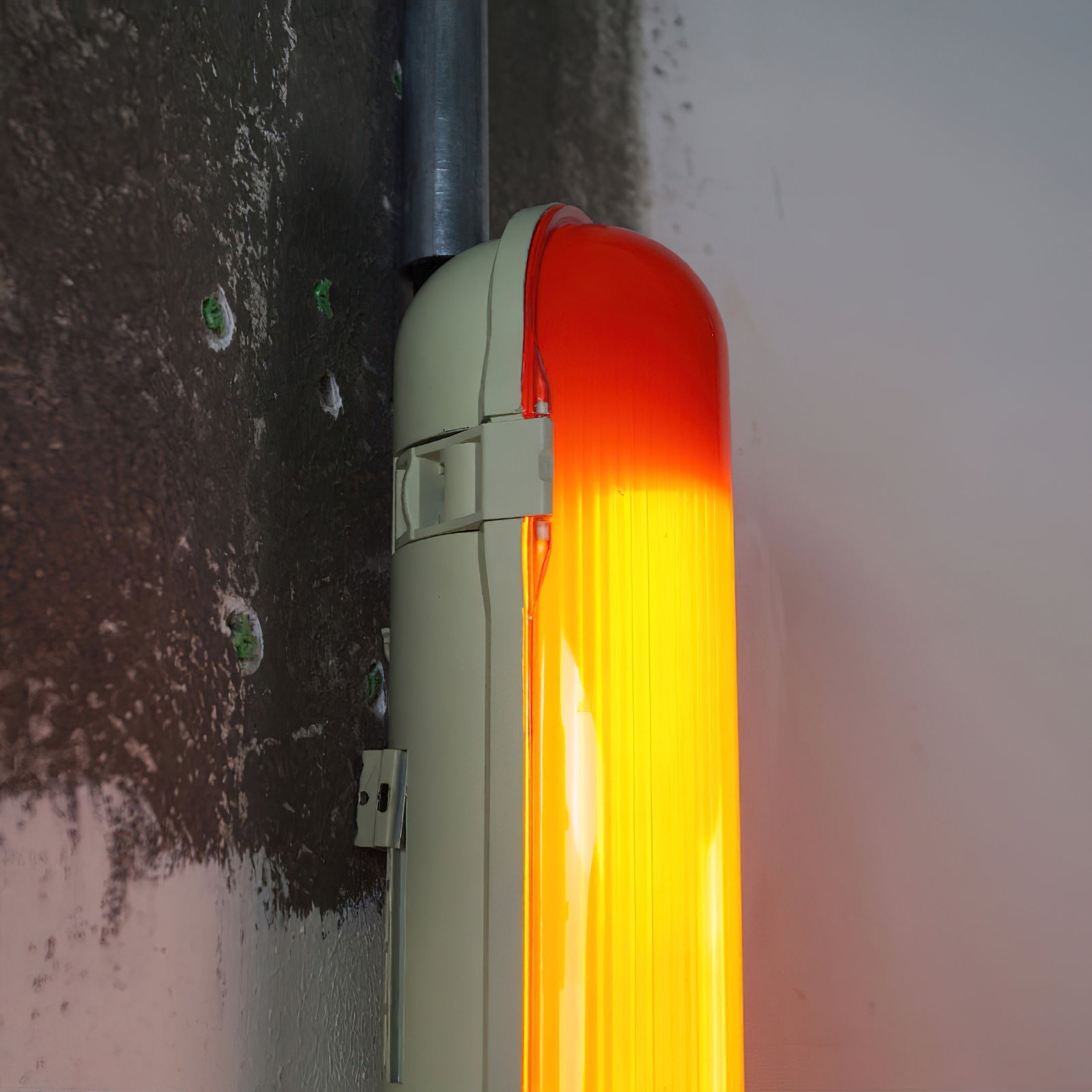 Vivid Modern Minimalist Joy Plug-in Red Plastic Wall Lamp - Lamp Copper