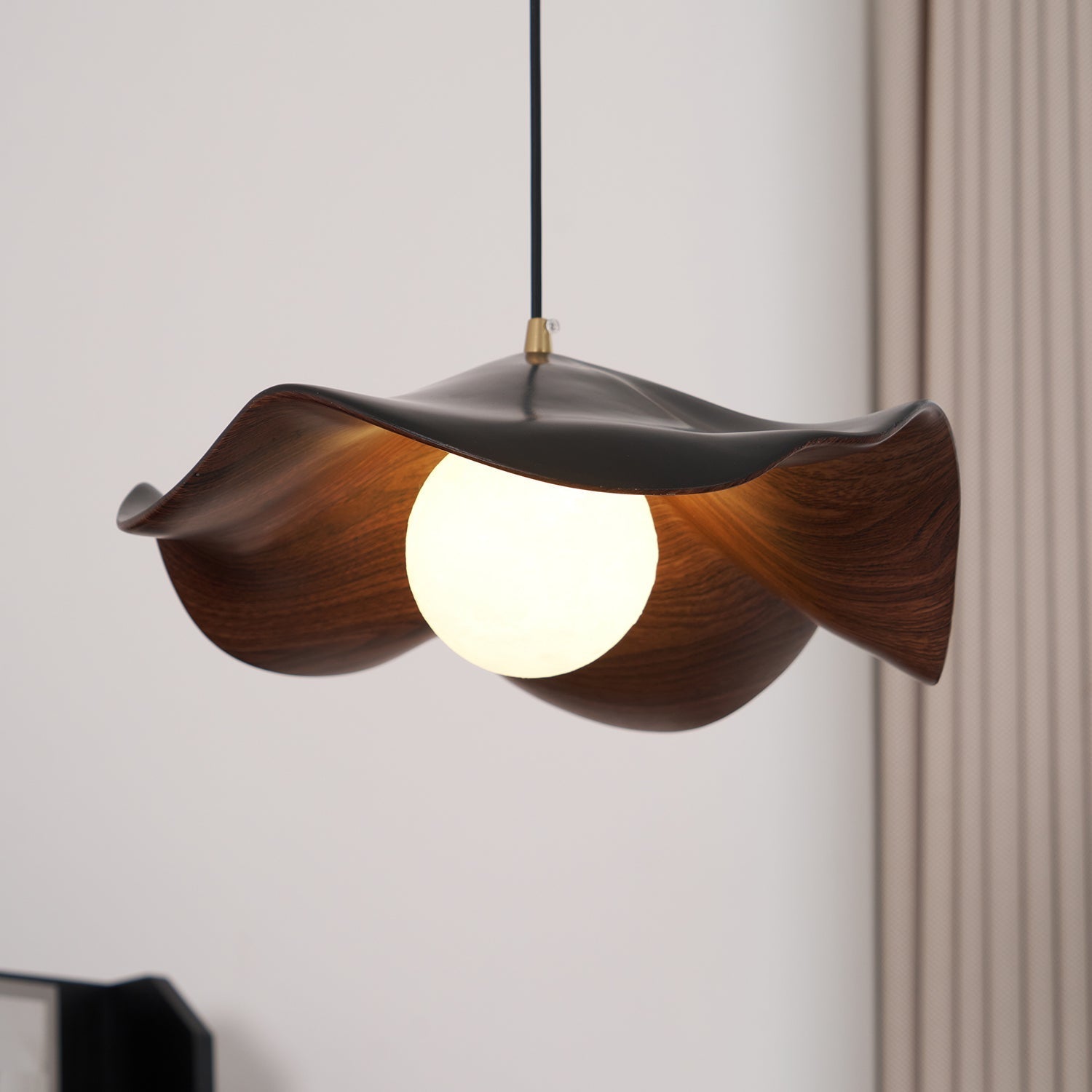 Brioce Suspension avec abat-jour en résine blanc et noyer pour salon et salle à manger - Neutralighting