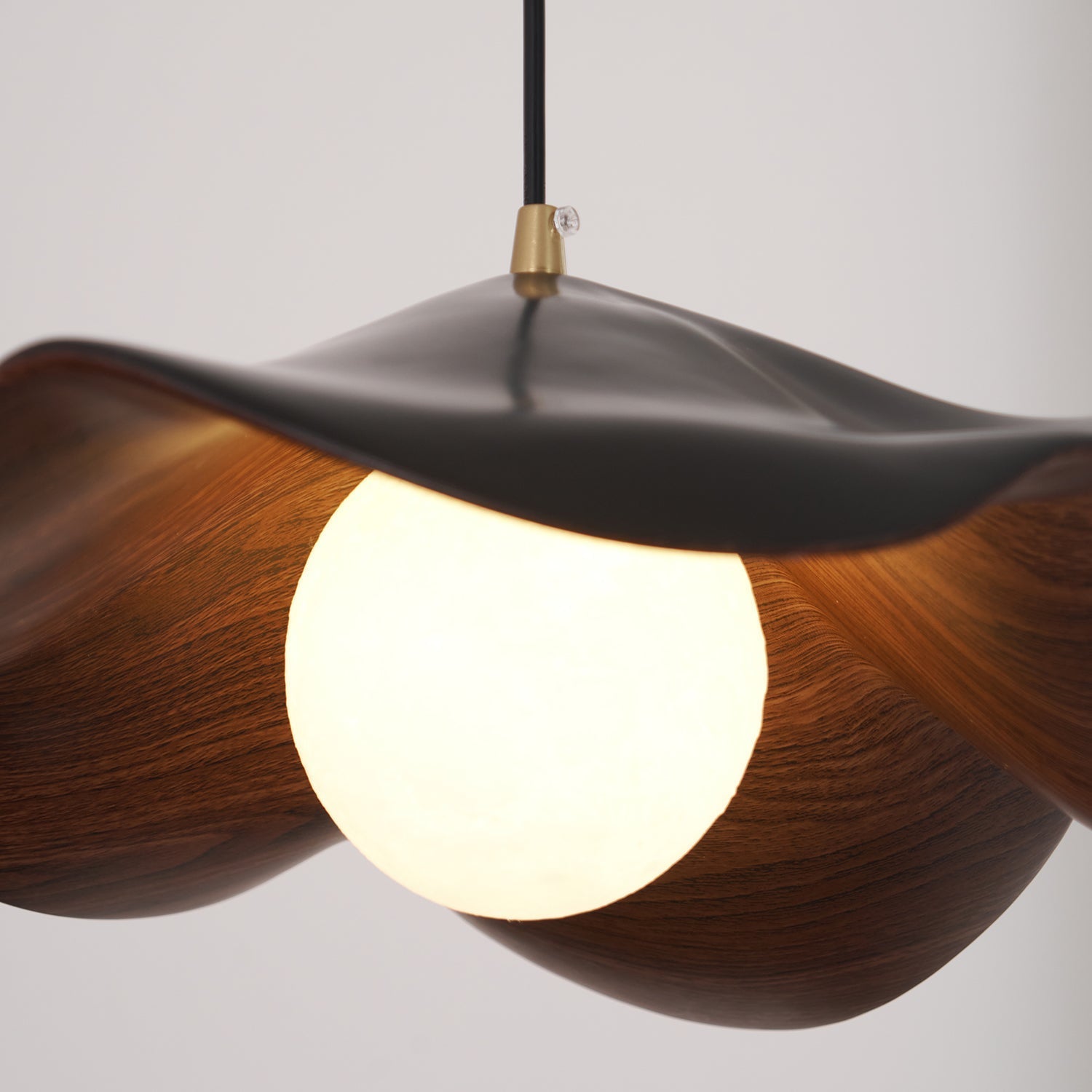 Brioce Suspension avec abat-jour en résine blanc et noyer pour salon et salle à manger - Neutralighting