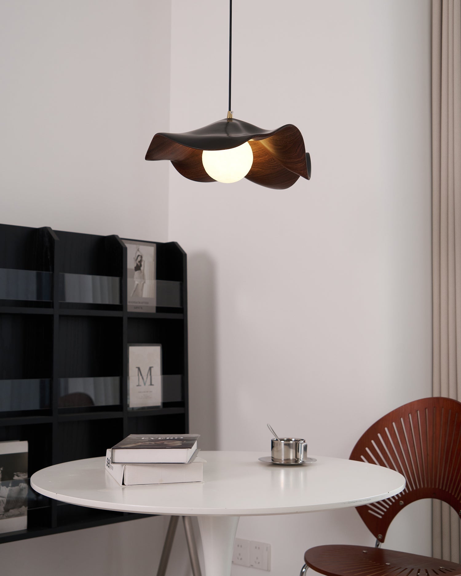 Brioce Suspension avec abat-jour en résine blanc et noyer pour salon et salle à manger - Neutralighting